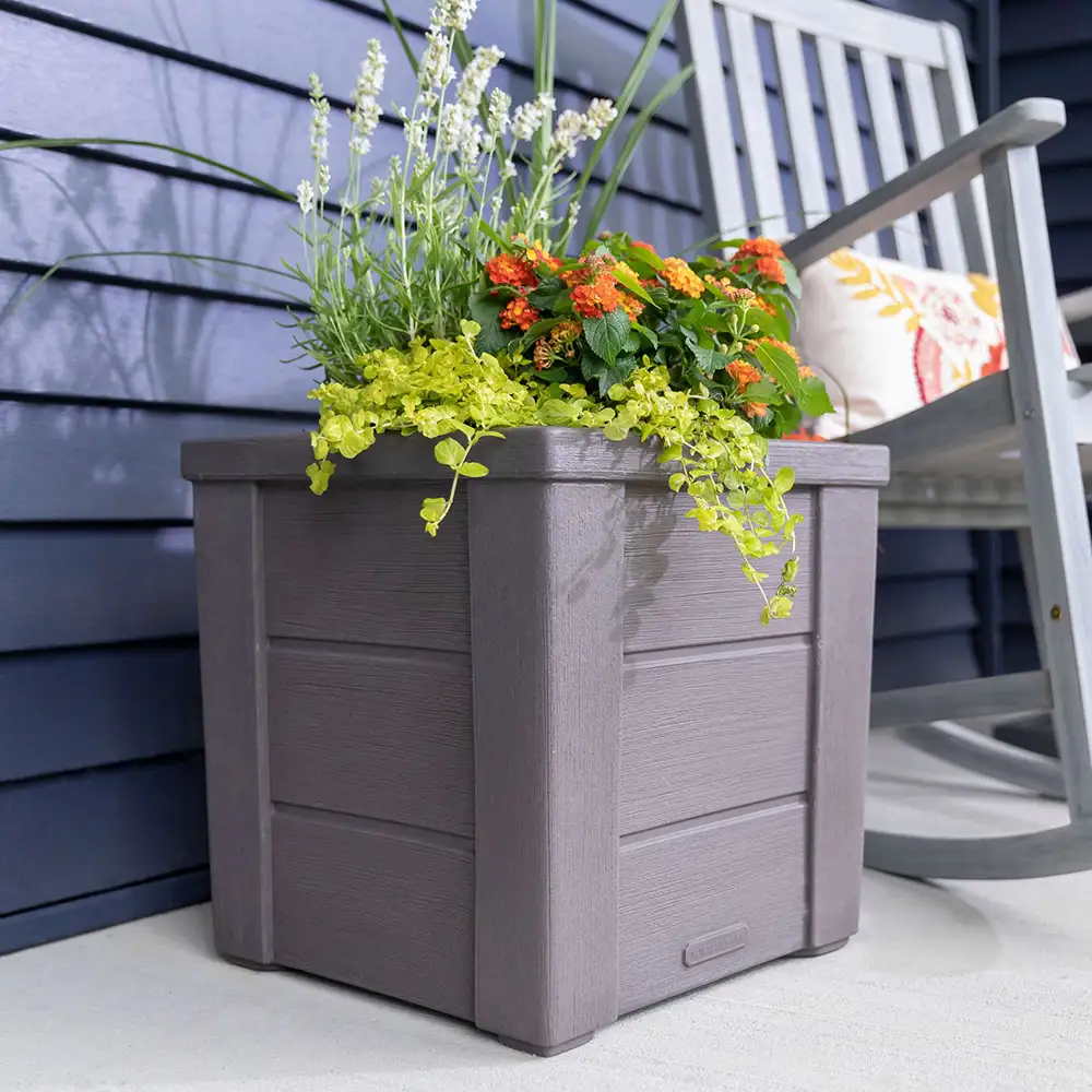 Step2 Lakewood Planter Box - Dark Cedar