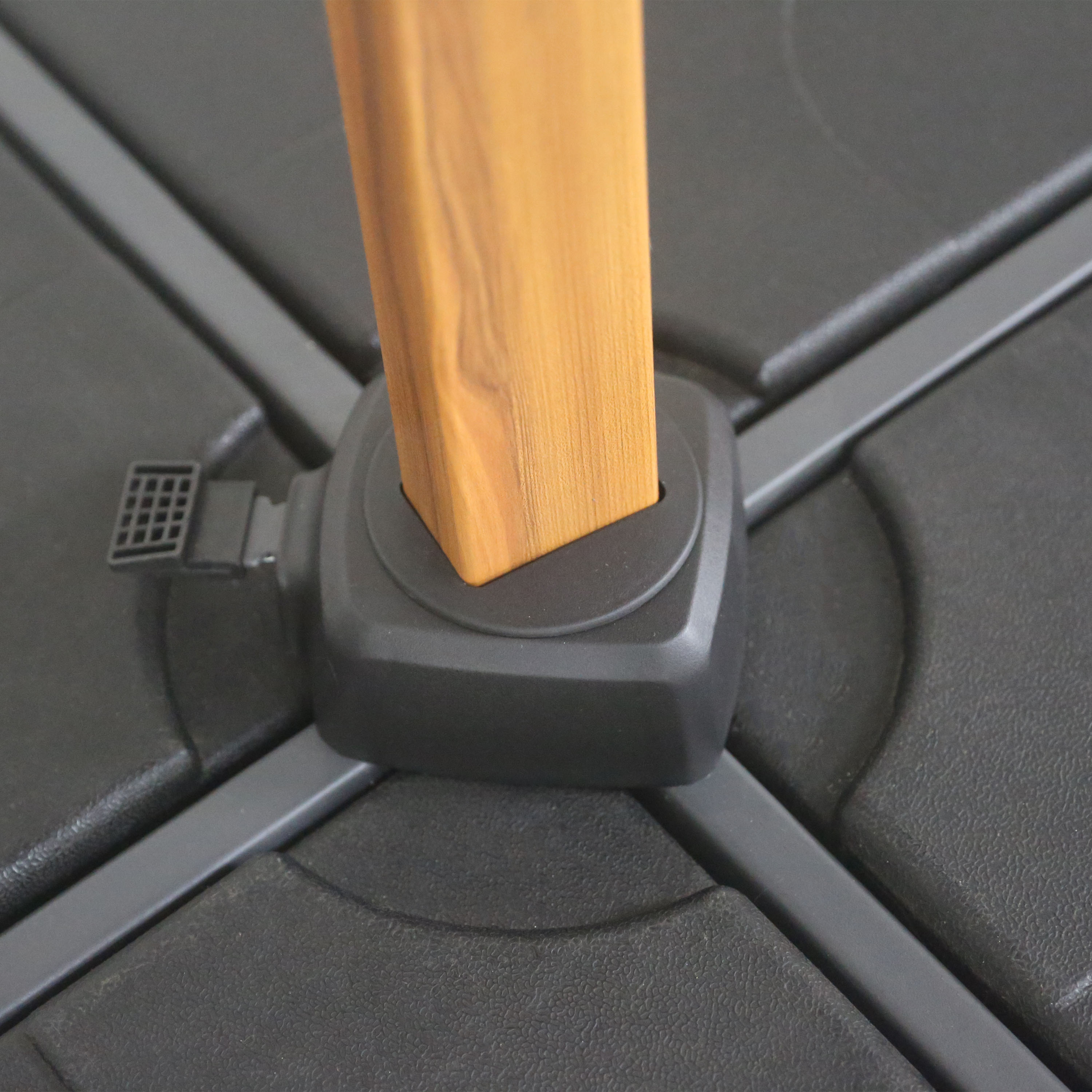 AXI Alina Cantilever Parasol 300x300cm Wood-look/Beige