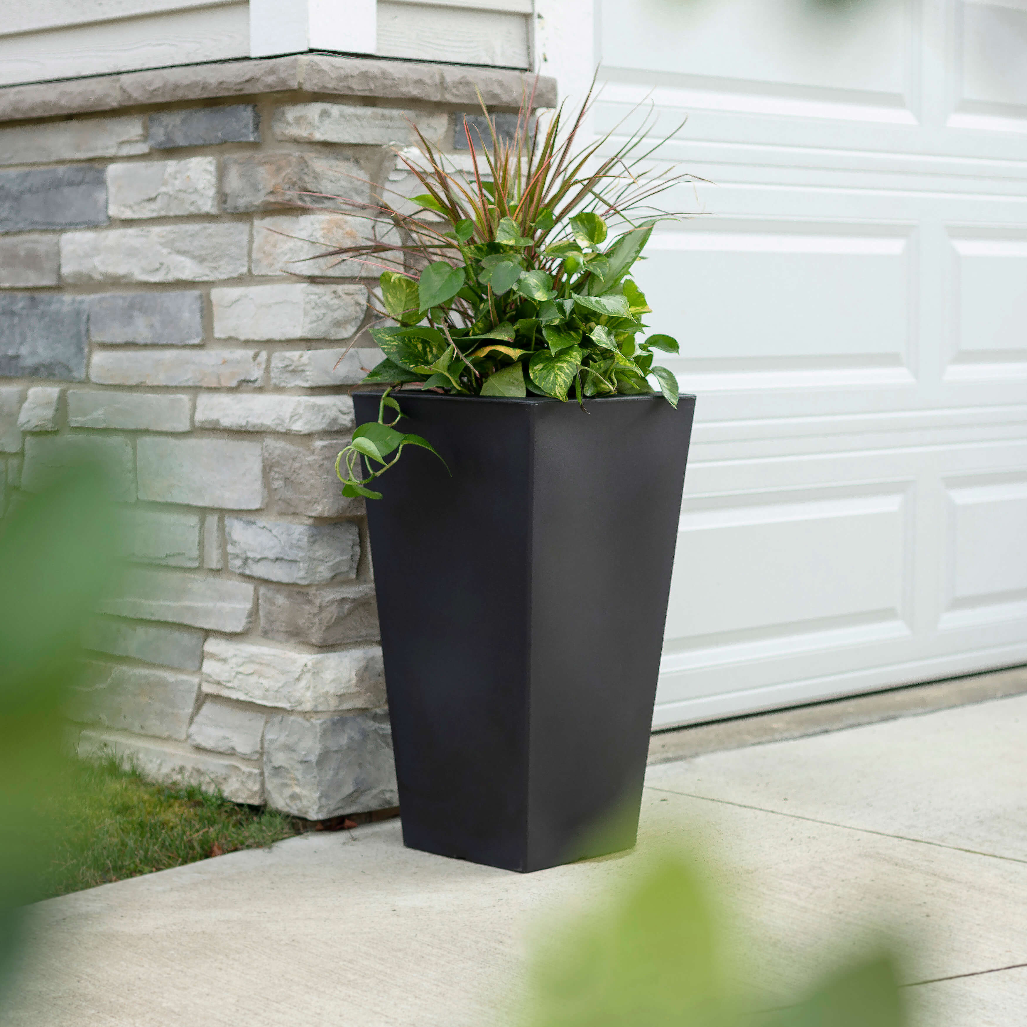 Step2 Tremont Square Conical Flower Pot Large - Onyx Black