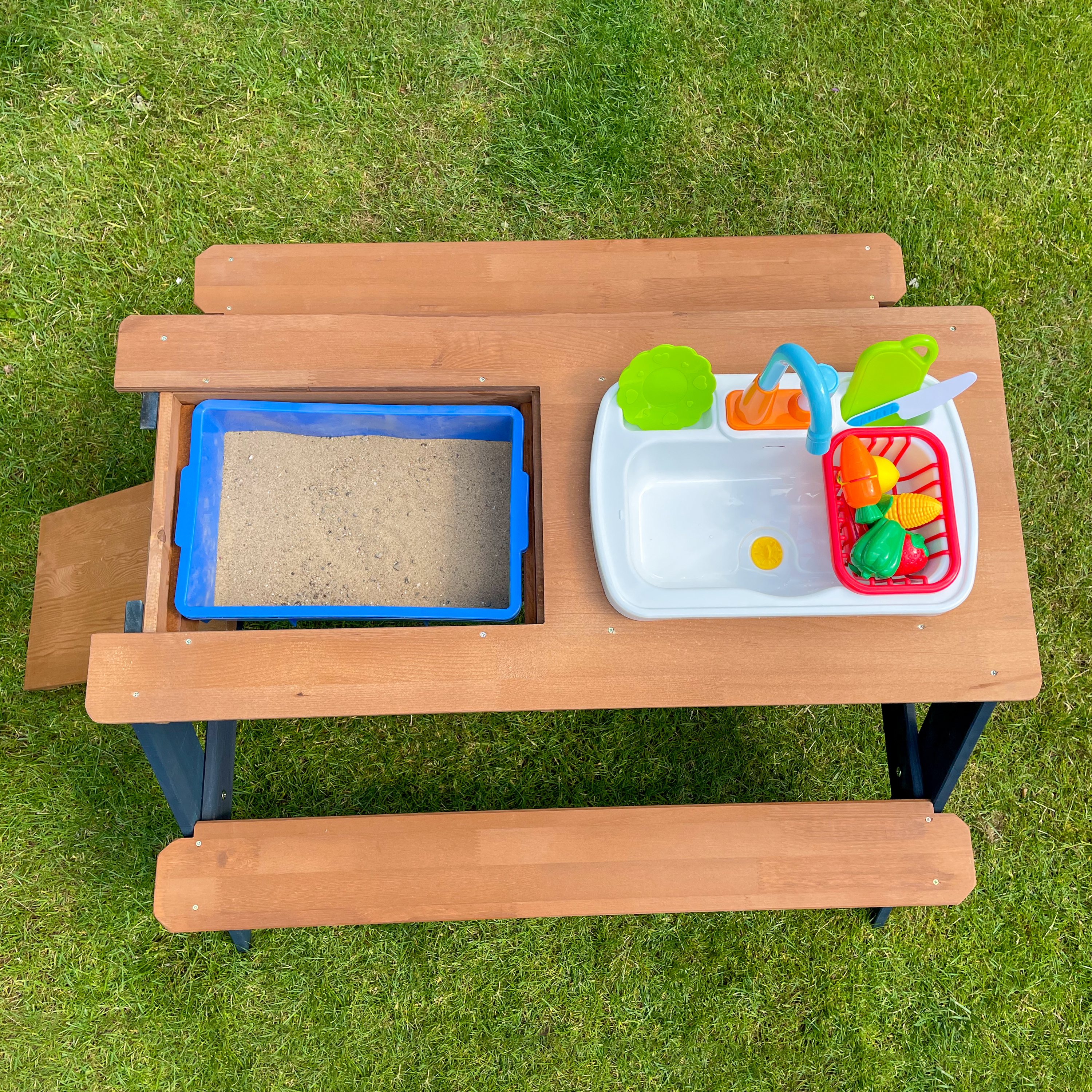 AXI Emily Sand & Water Picnic Table with Play Kitchen Sink Anthracite/Brown