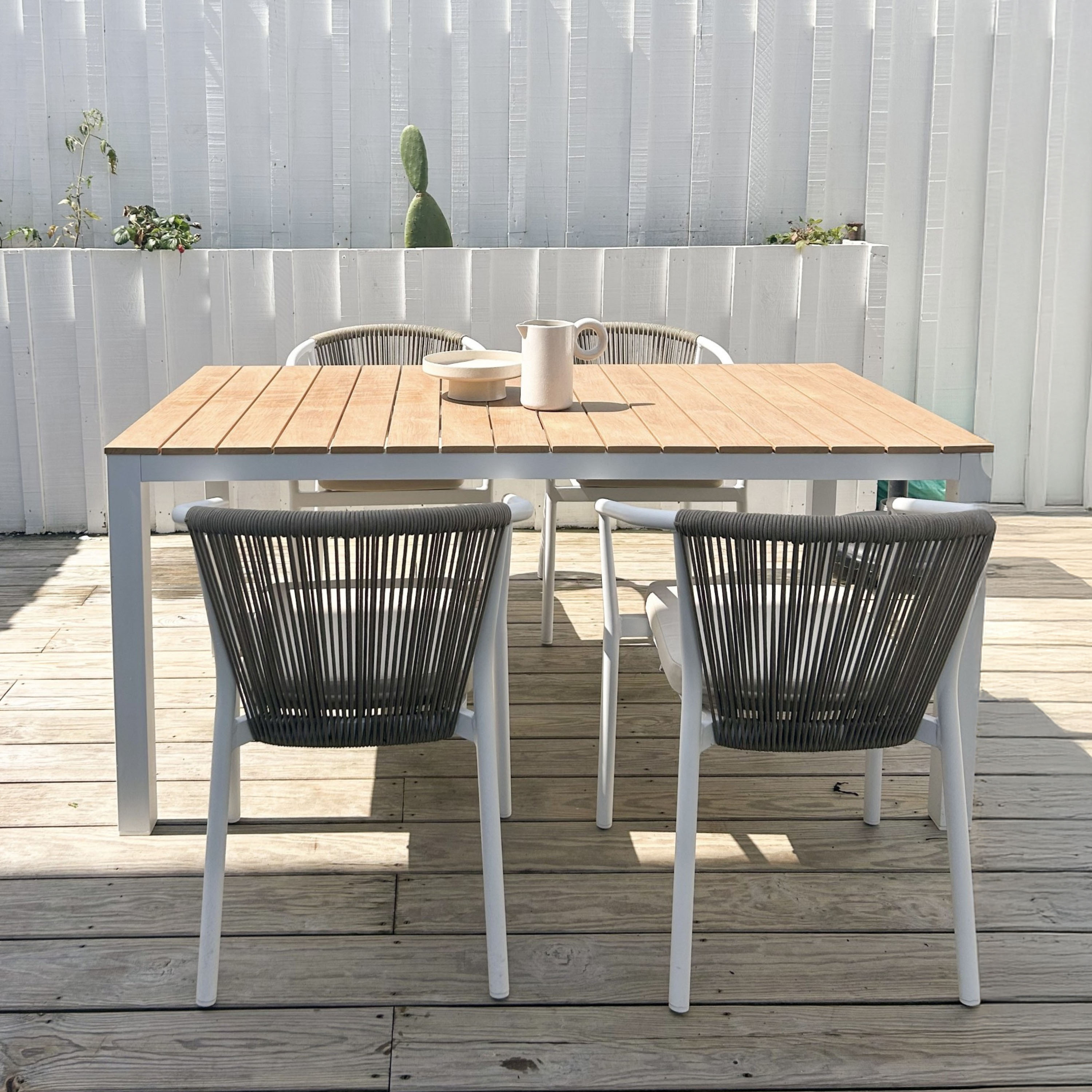 AXI Suvi Dining Garden Table White with Polywood in Teak Effect