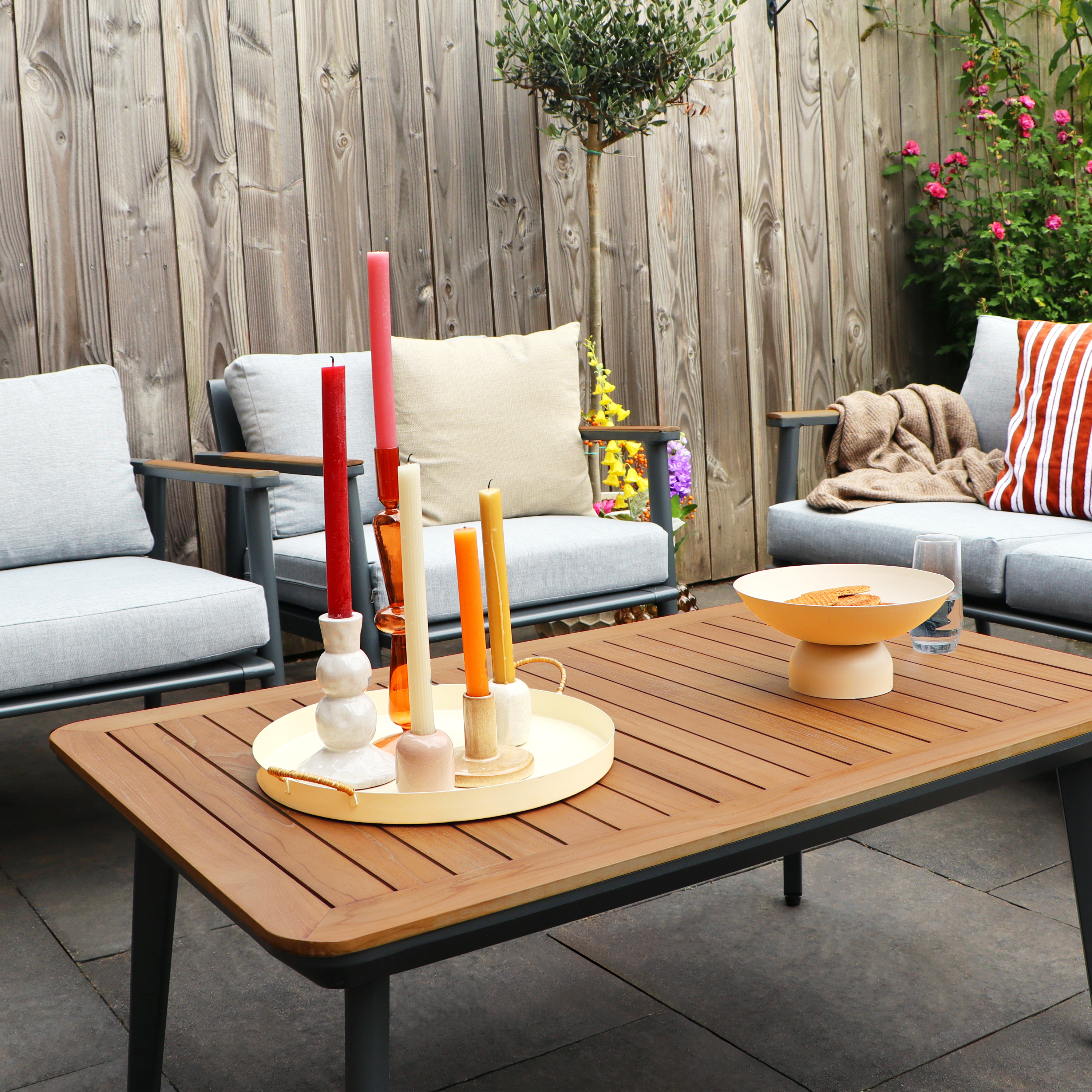 AXI Bibi 4-piece Lounge Set with sofa, table and two chairs - Anthracite/Teak