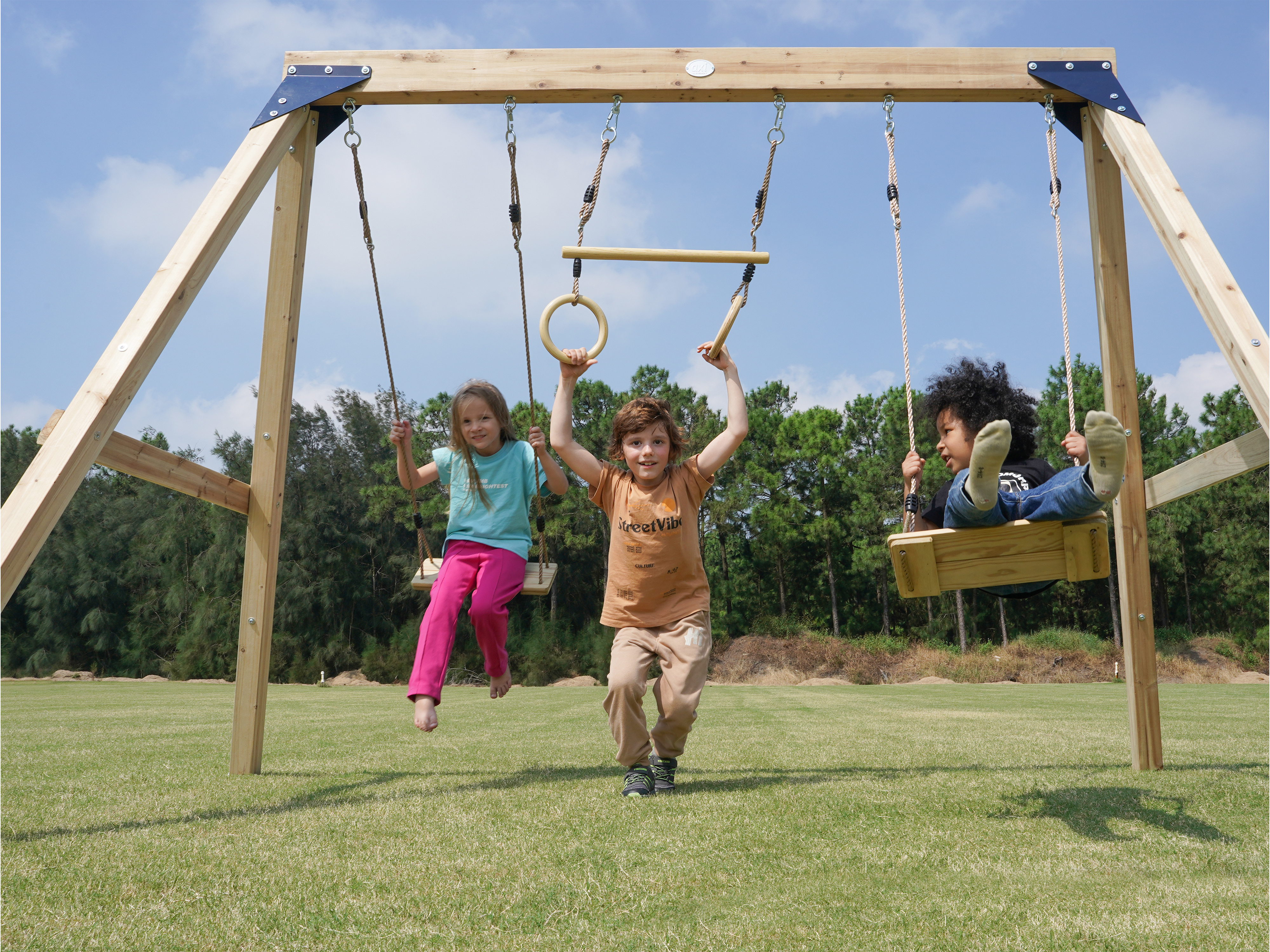 AXI Maya Double Swing Set with Trapeze