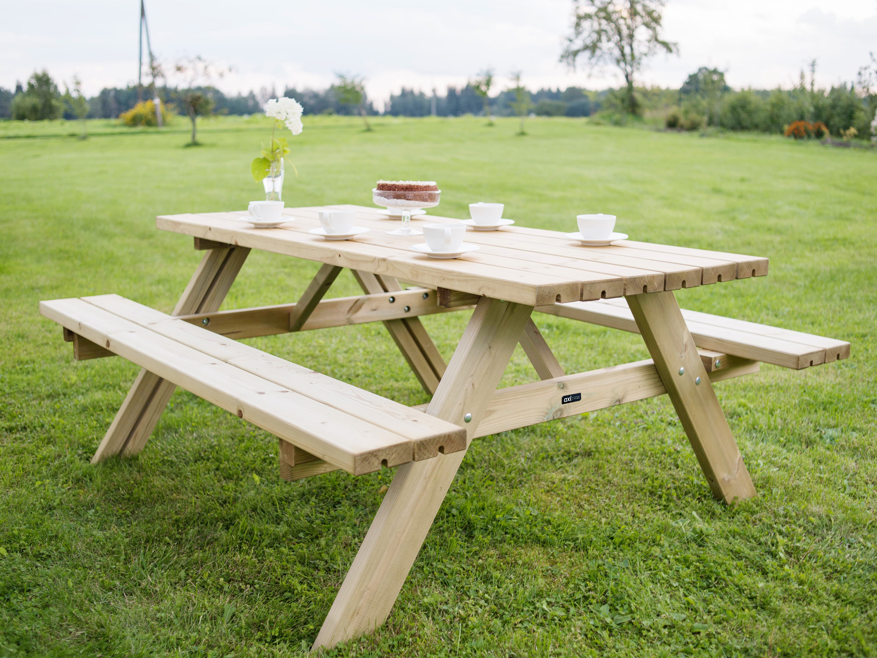 AXI Julie Wooden Picnic Table Classic 177 x 154 cm - Natural