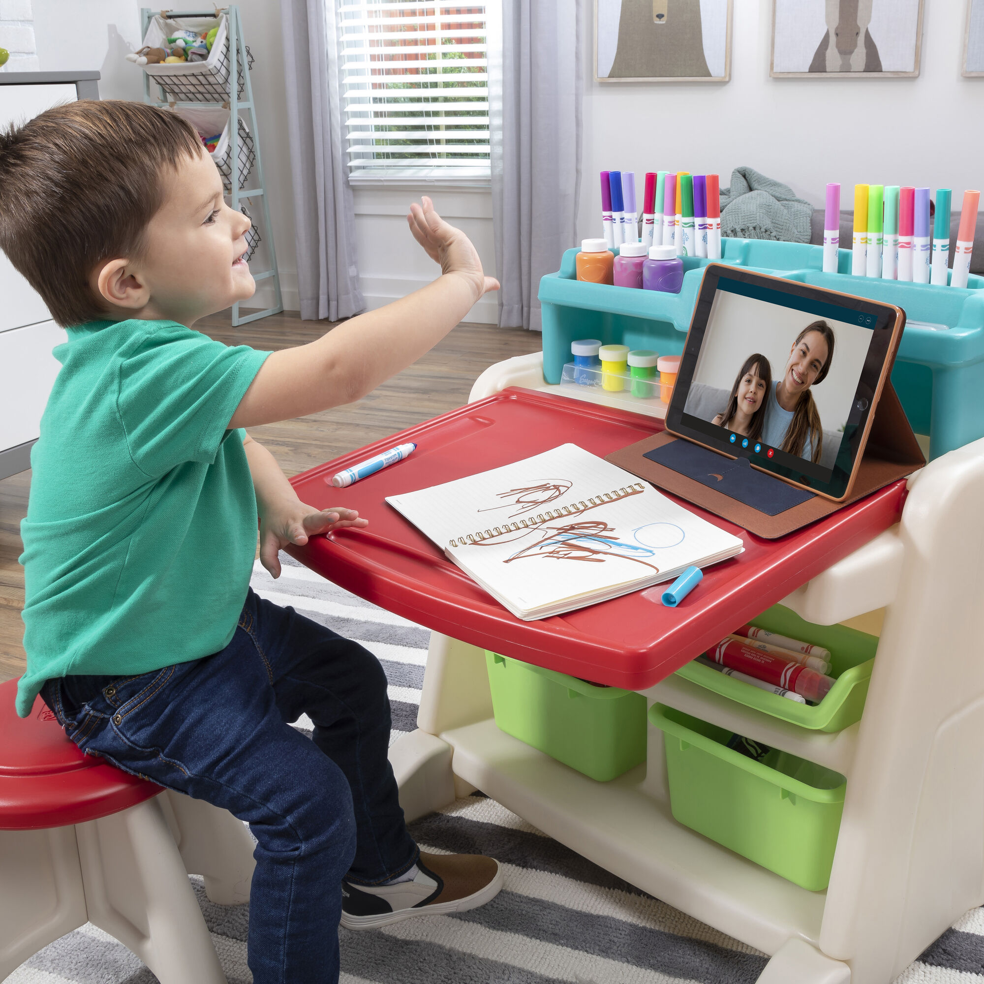 sfeerfoto Step2 Flip & Doodle Easel Desk With Stool