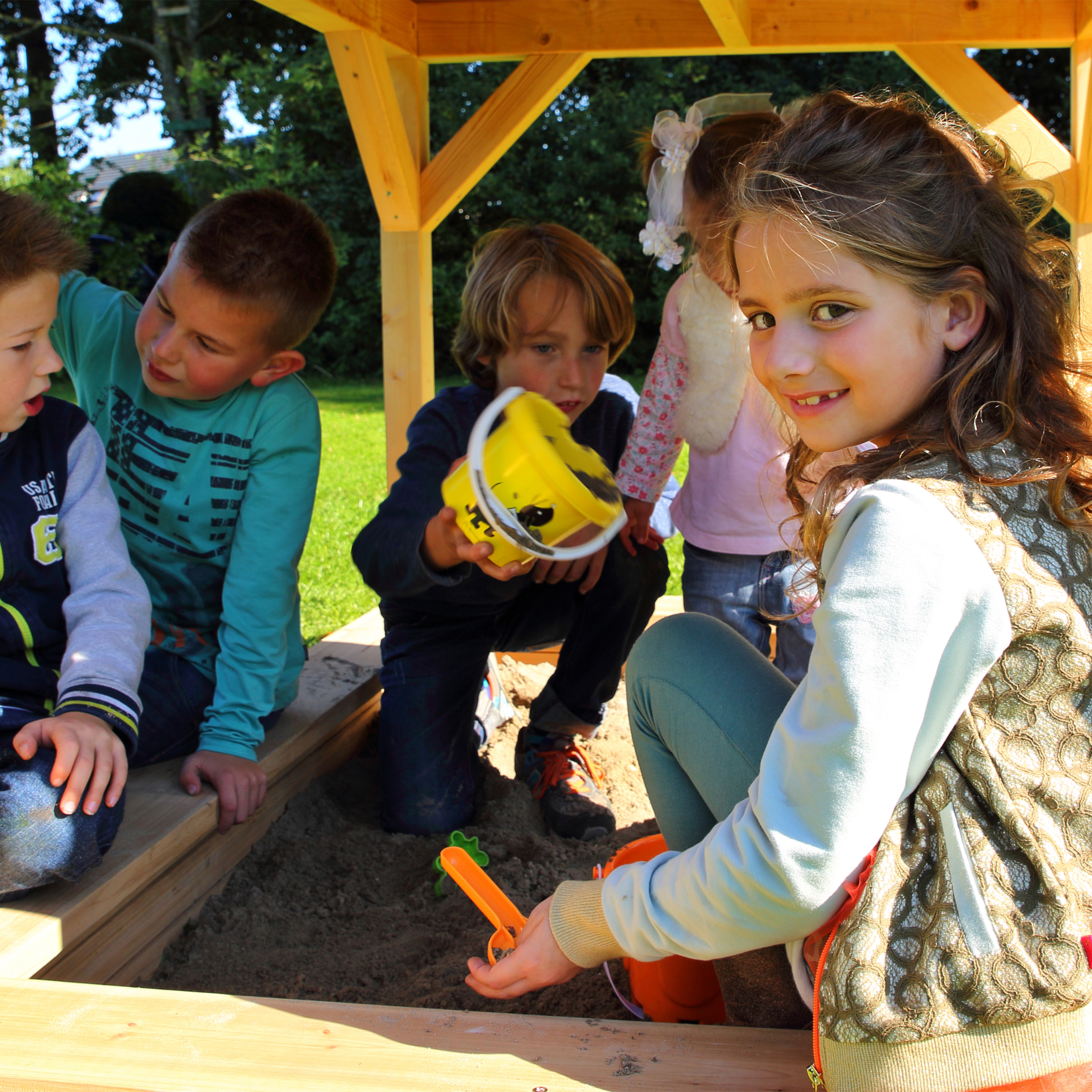 AXI Sarah Playhouse Brown/Green - White Slide