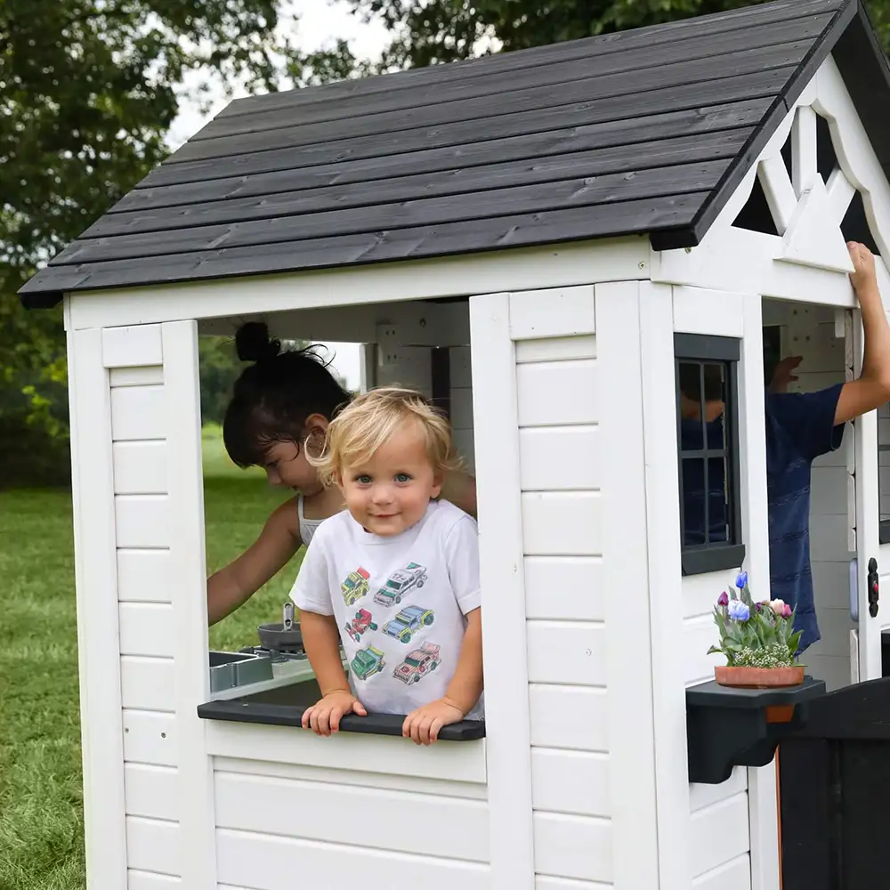 Backyard Discovery Sweetwater Playhouse White/Black