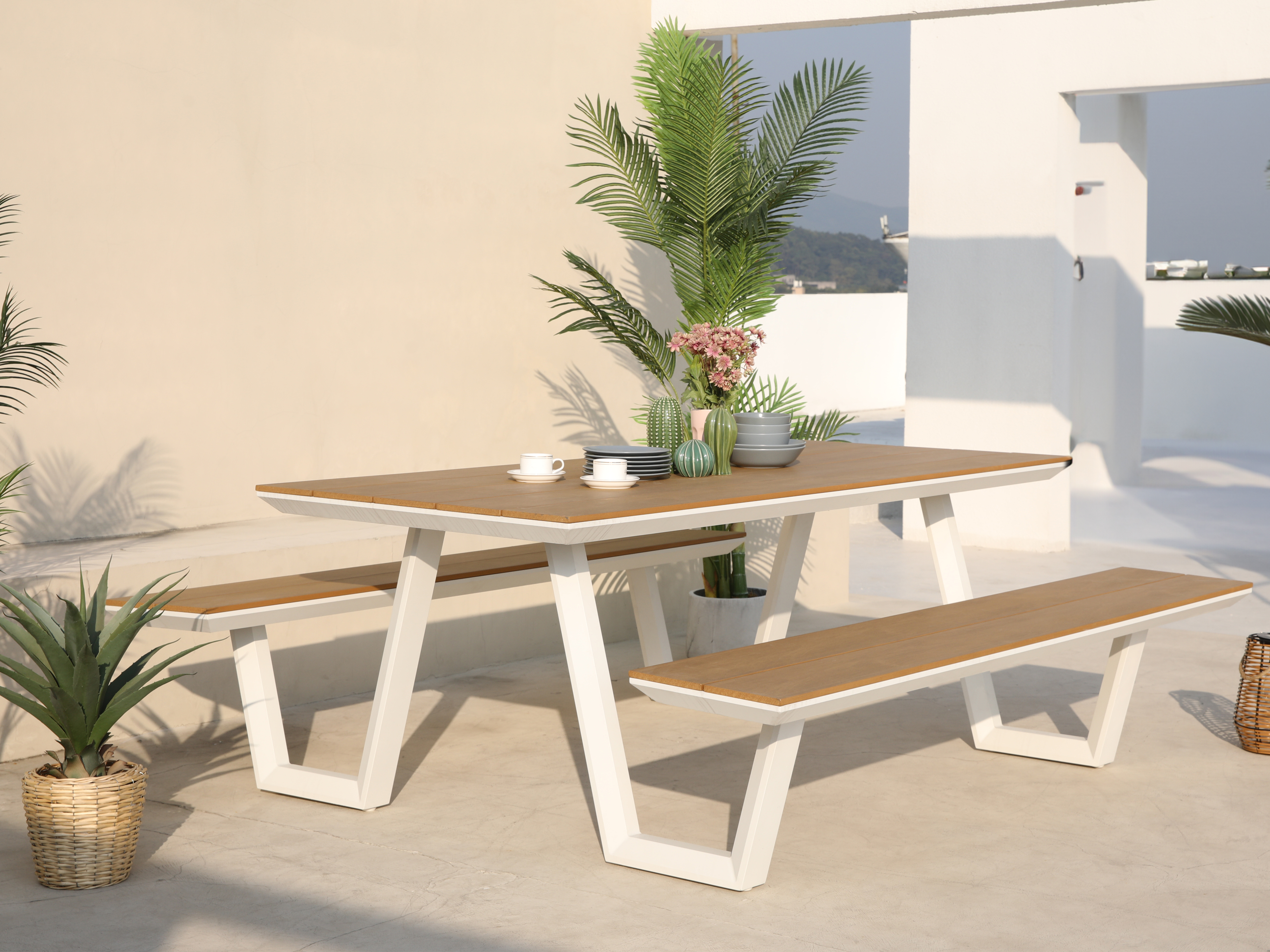 AXI Nori Picnic Table with 2 benches - White/Teak-look Polywood