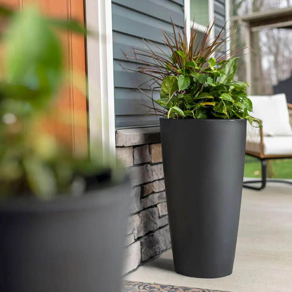 Step2 Tremont Round Flower Pot Large - Onyx Black