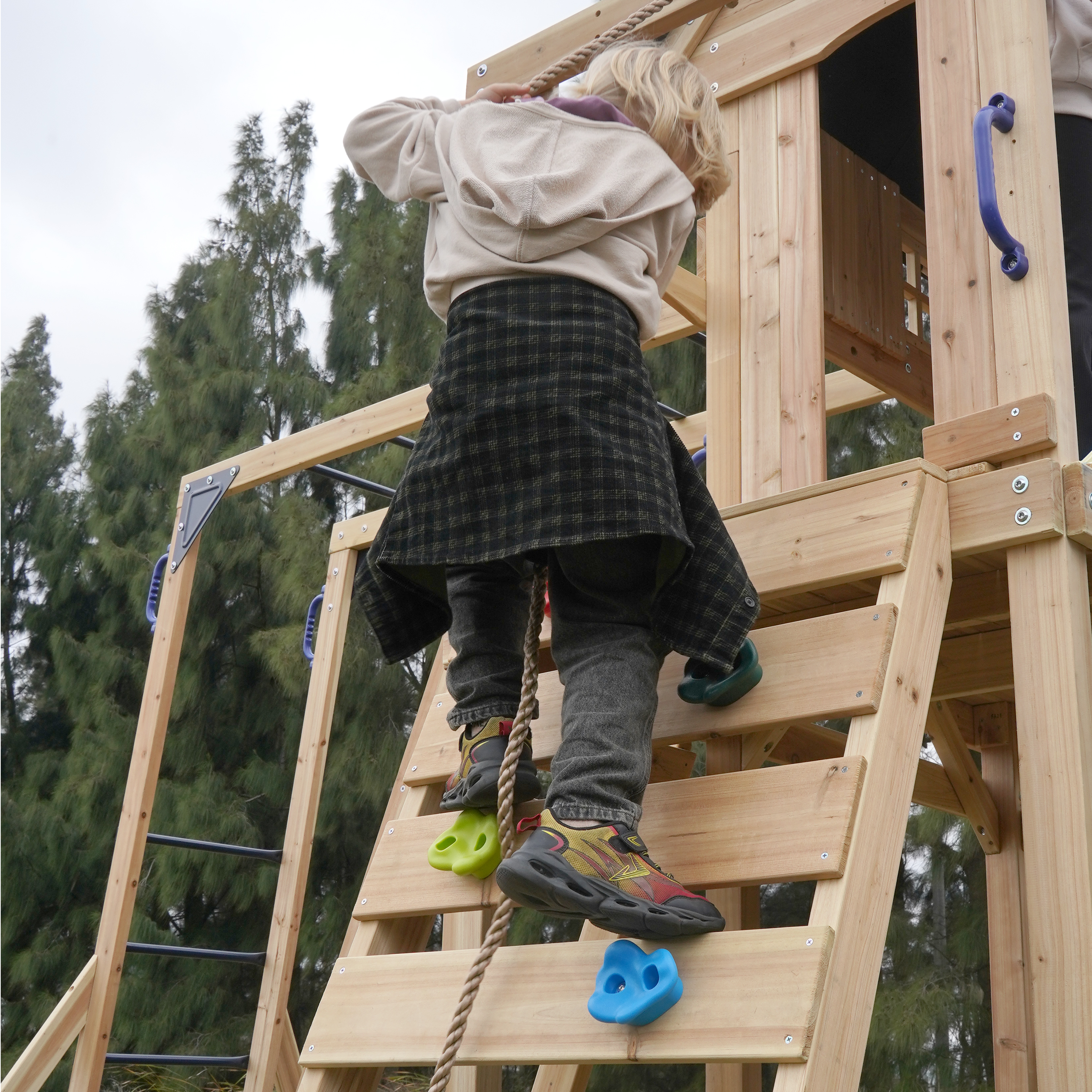 AXI Duncan Climbing Frame with Swings, Climbing Frames and Monkey Bars – Green Slide