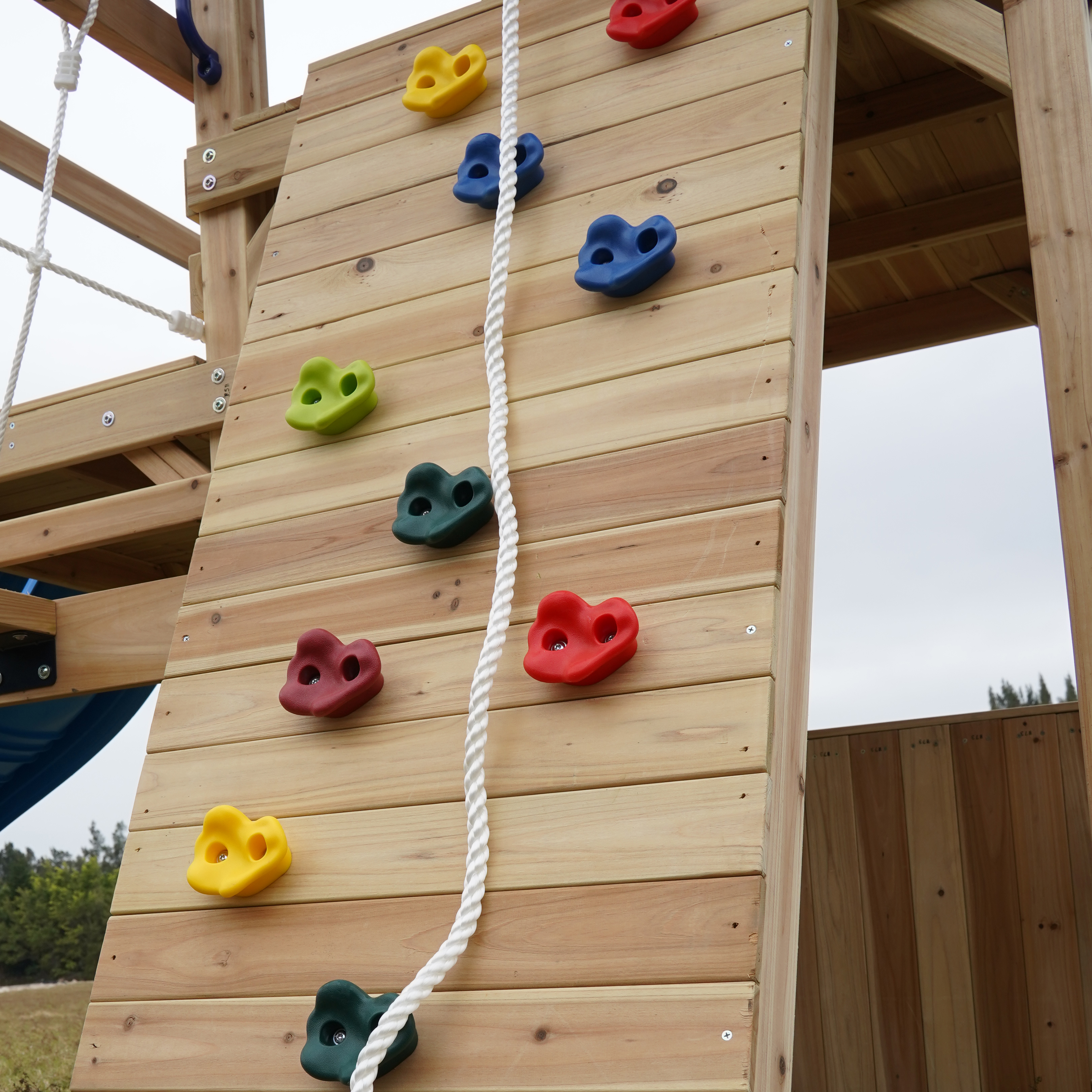 AXI Hunter Climbing Frame with Swings, Climbing Frame, Climbing Bridge and Multiple Platforms – Green Double Slide