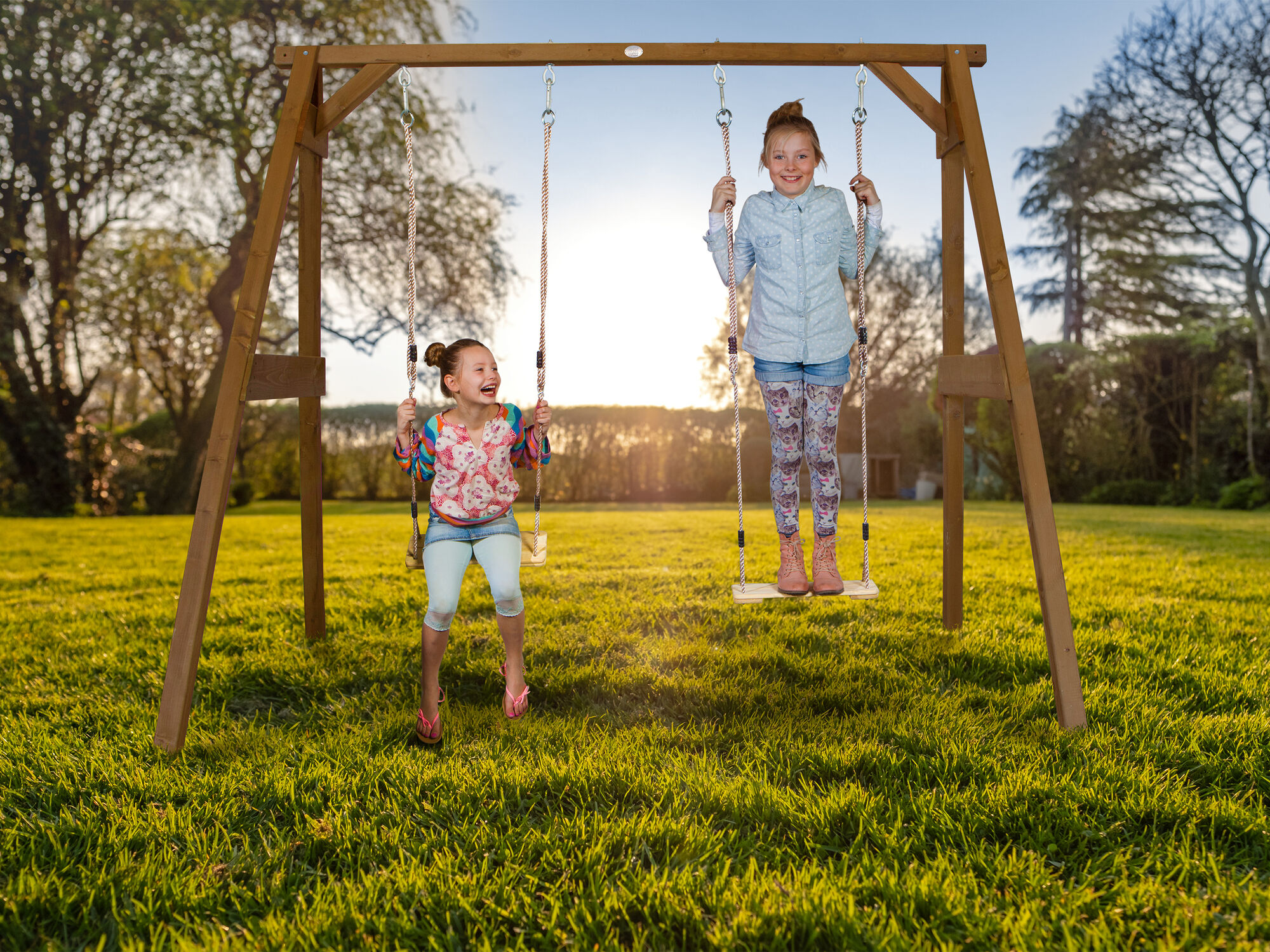 sfeerfoto AXI Dubbele Schommel Bruin