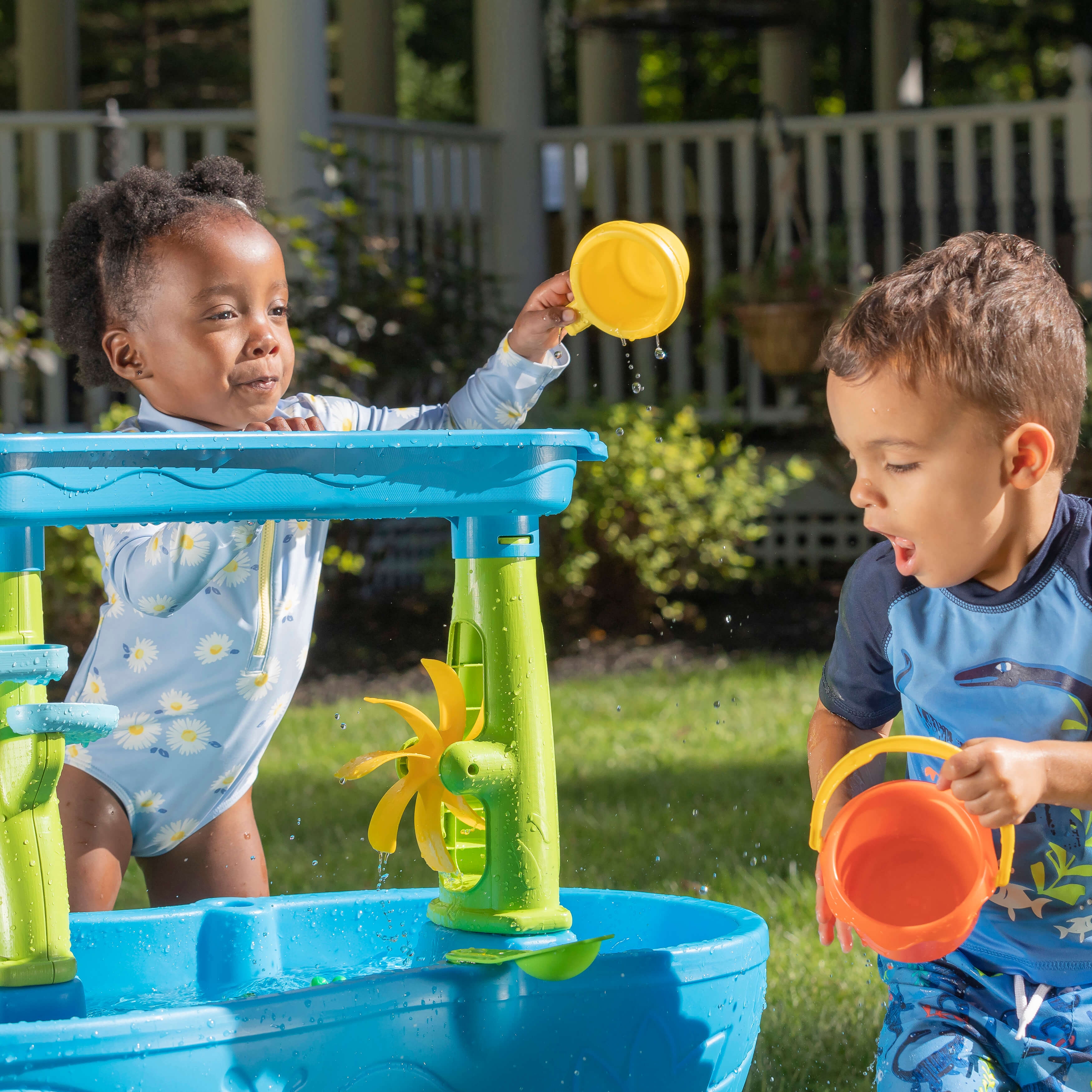 Step2 Double Showers Splash Water Table