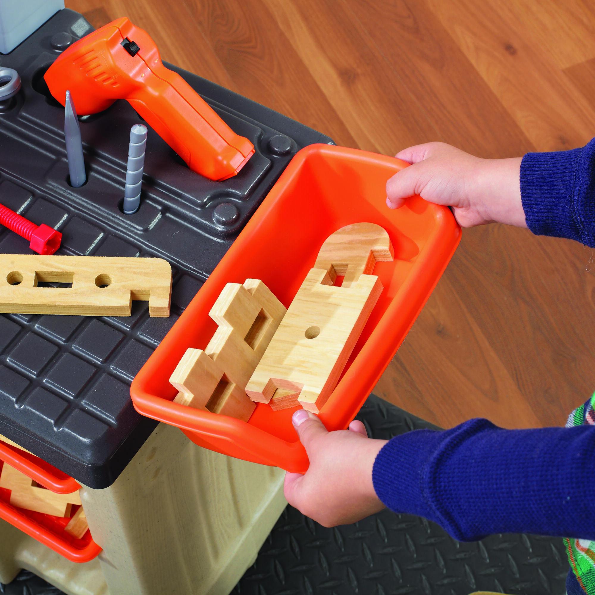 sfeerfoto Step2 Handyman Workbench Oranje