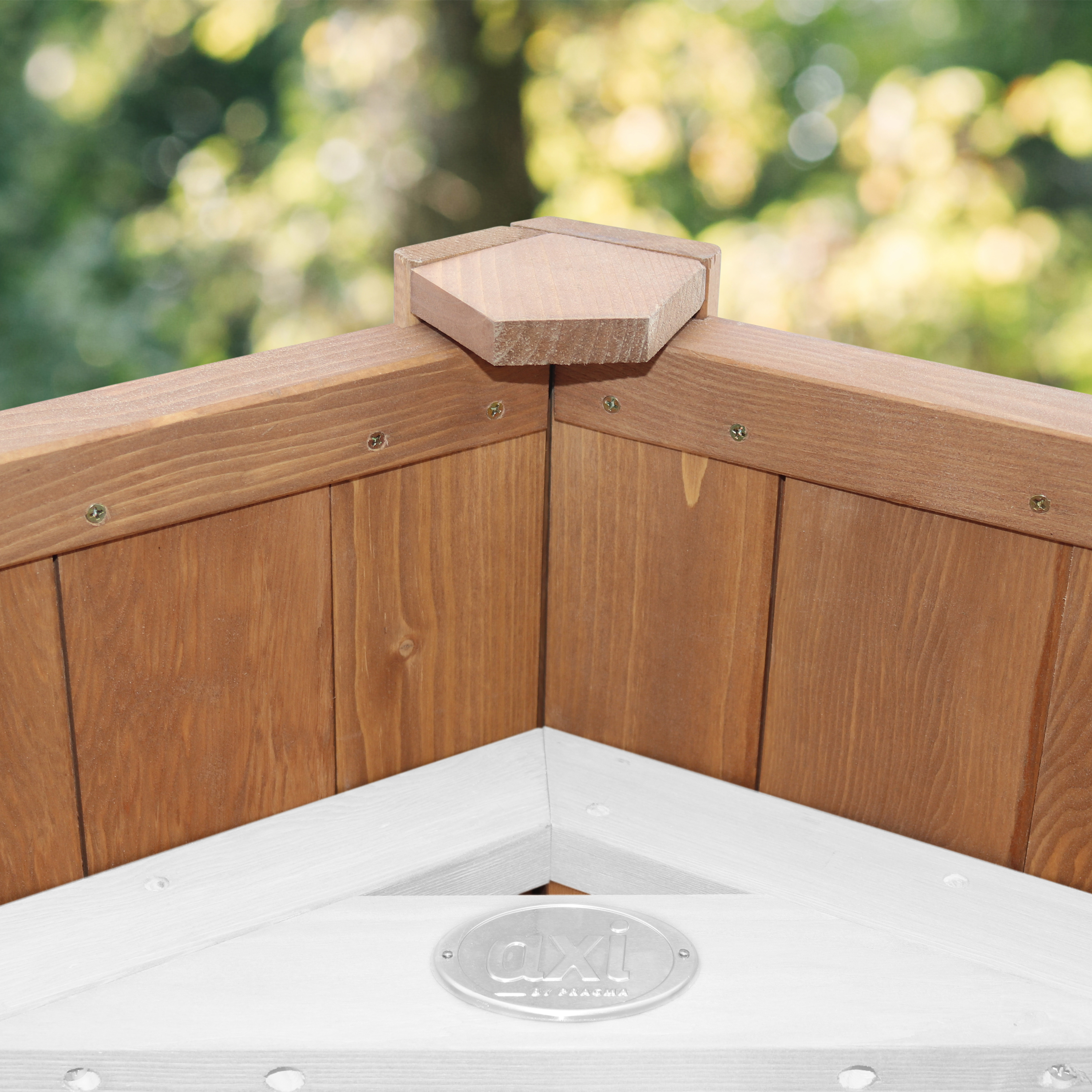 AXI Beach Tower with Roxy Nest Swing Set Brown/White - Red Slide