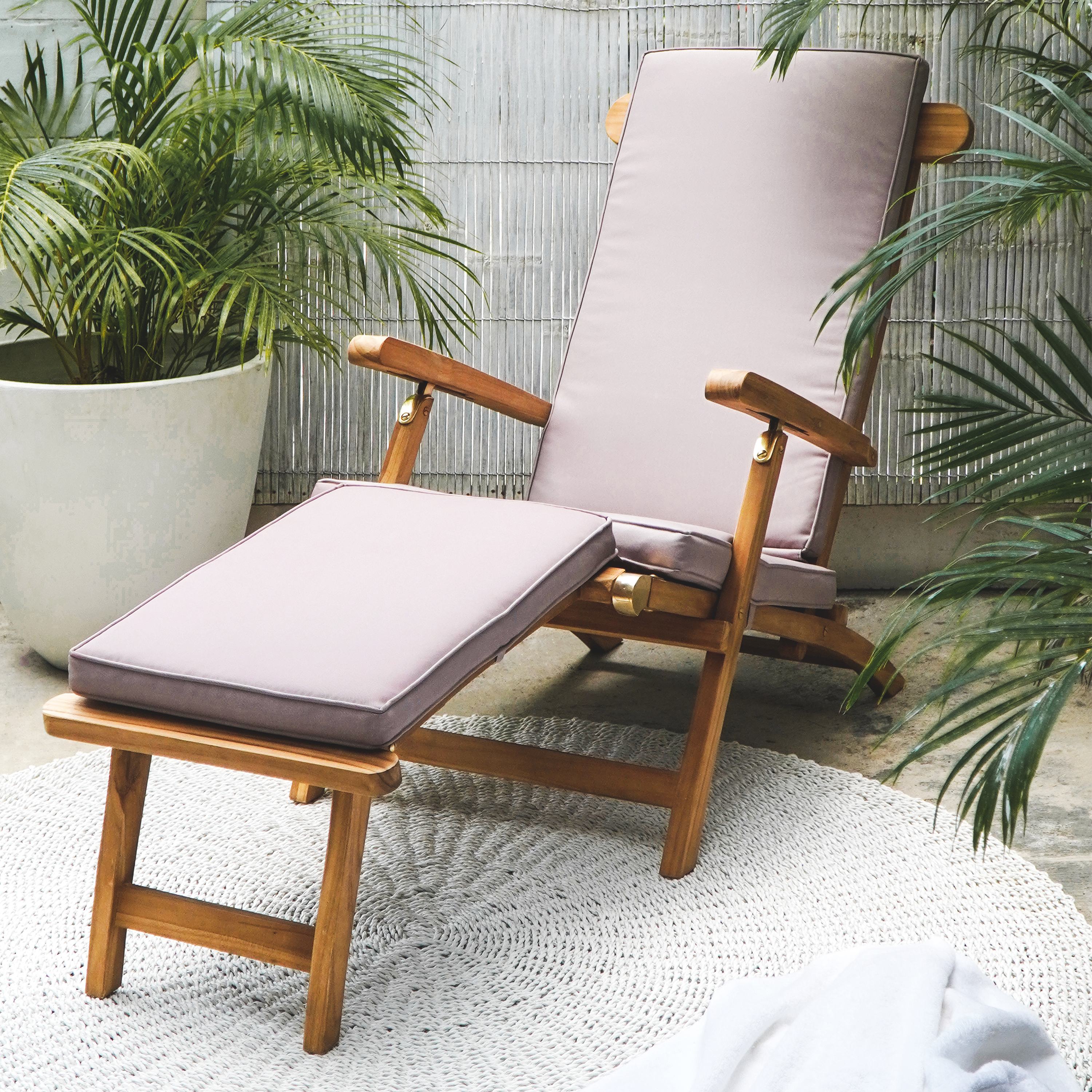 AXI Costa Deckchair with cushion - Teak