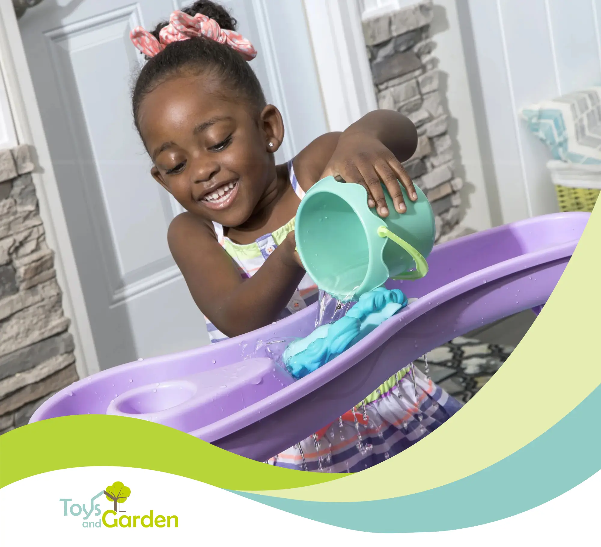 Sand and water tables: the best outdoor toy for every season