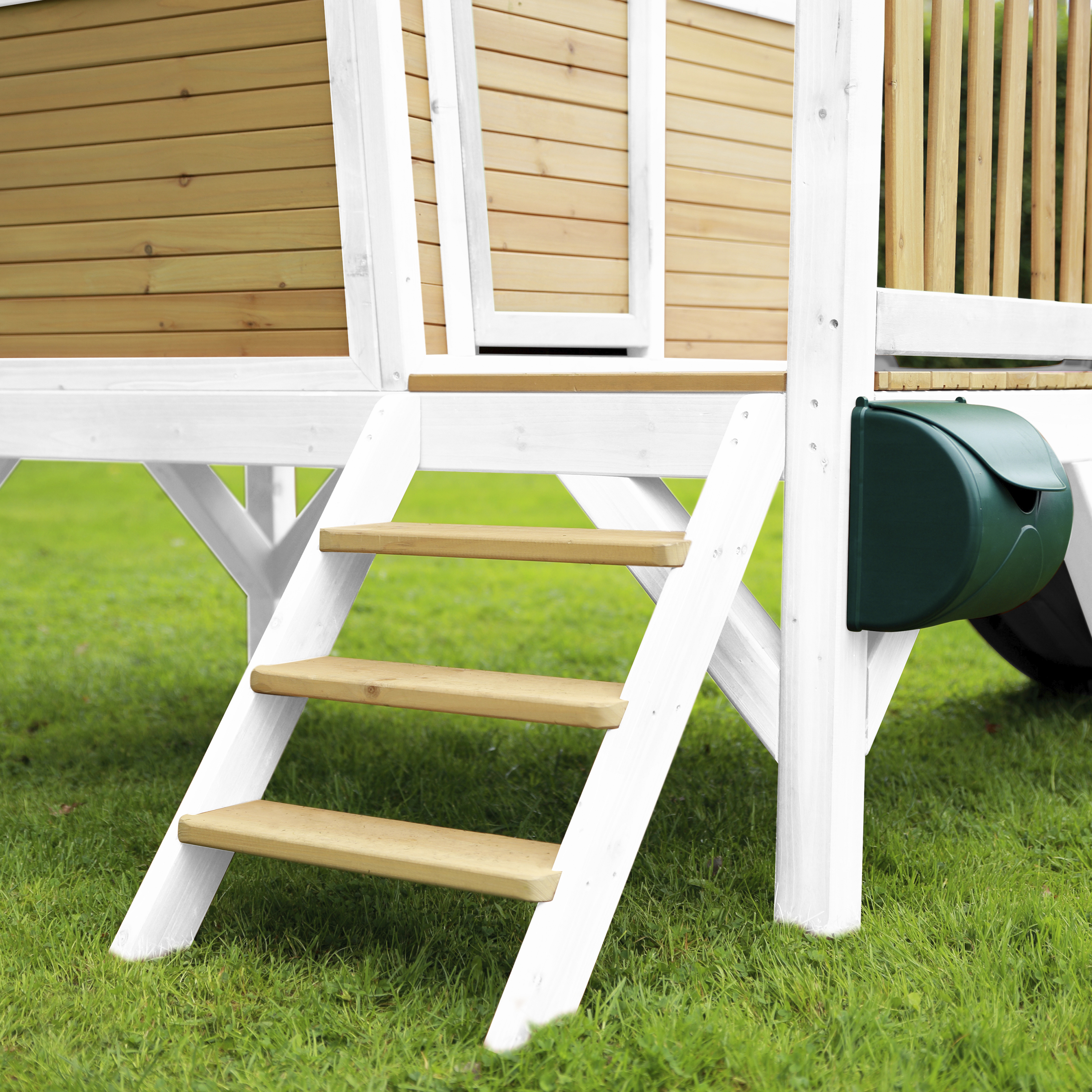 AXI Robin Playhouse Brown/White - Grey Slide