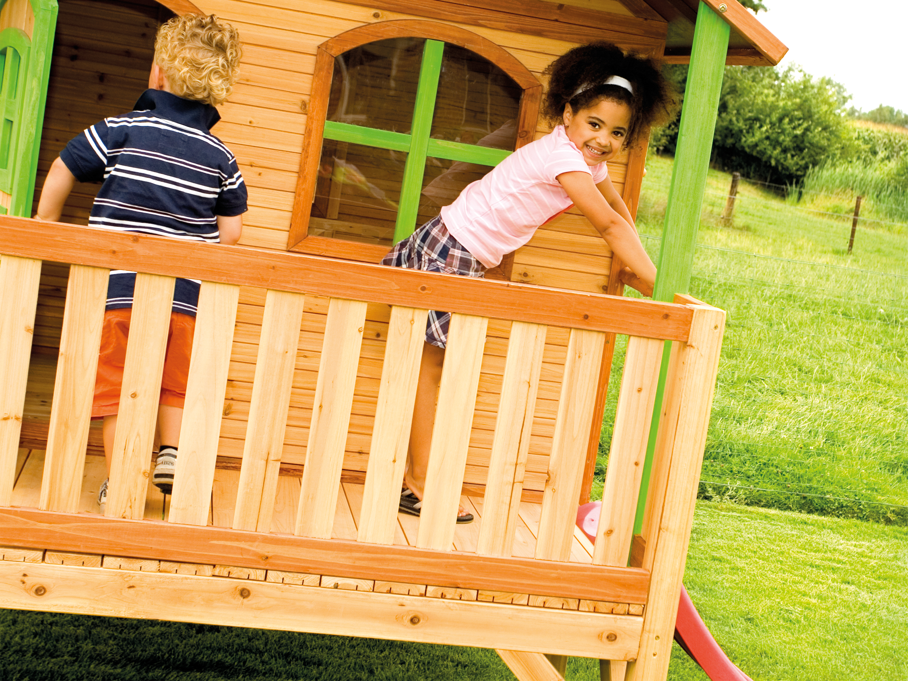 AXI Stef Playhouse Brown/Green - Red Slide