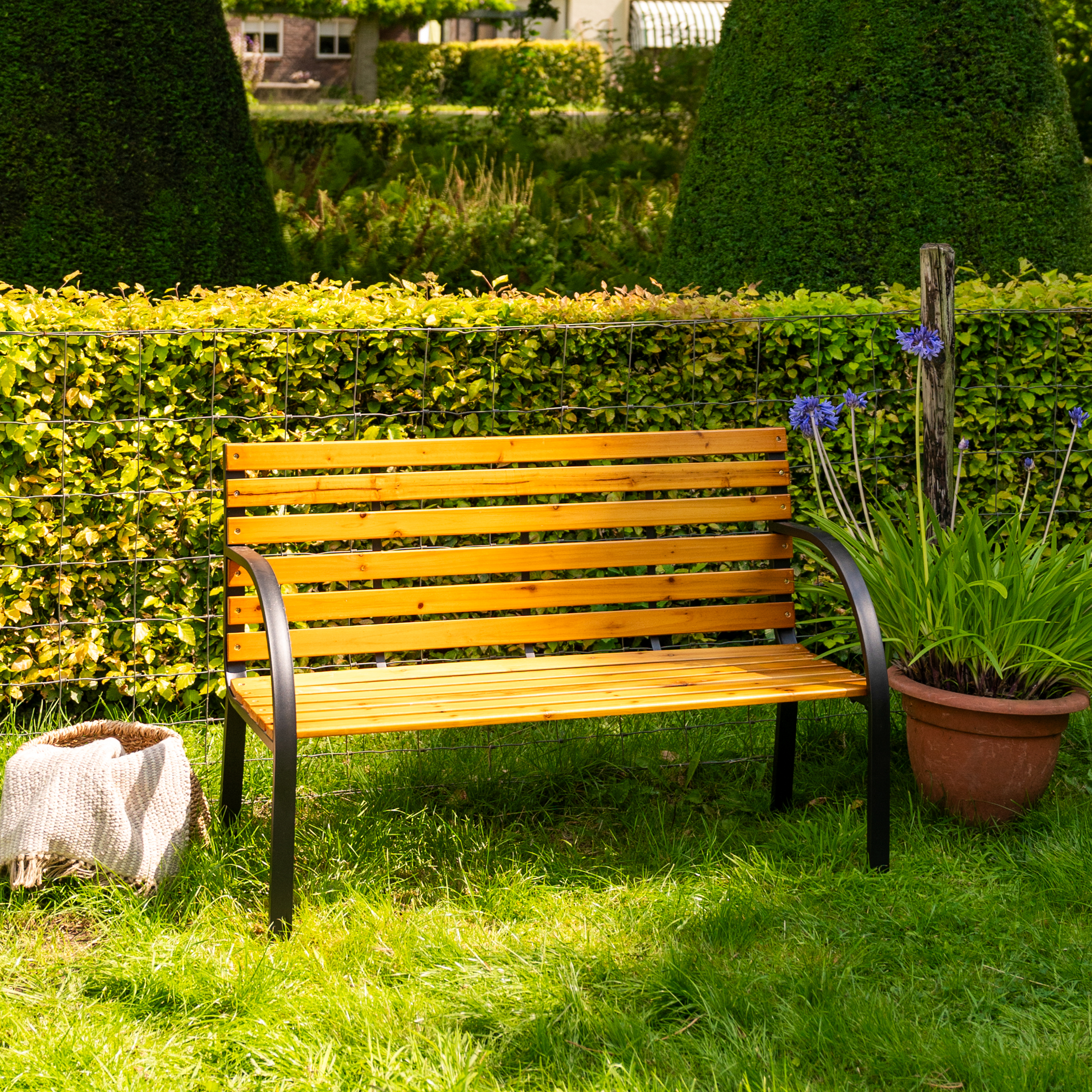 AXI Otis Wooden Bench with Matt Black Steel Frame