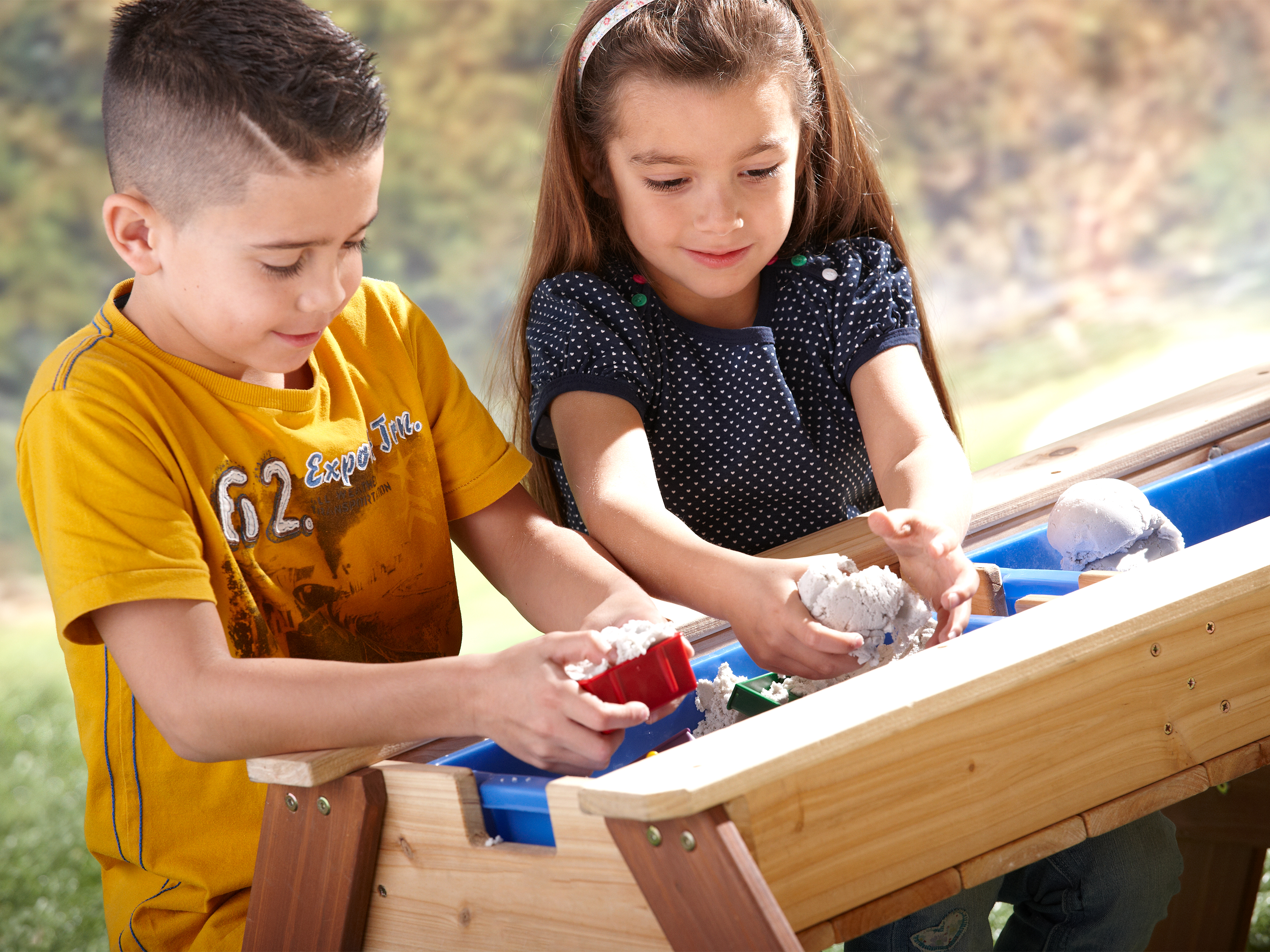AXI Nick Sand & Water Picnic Table Brown with Umbrella Green/White