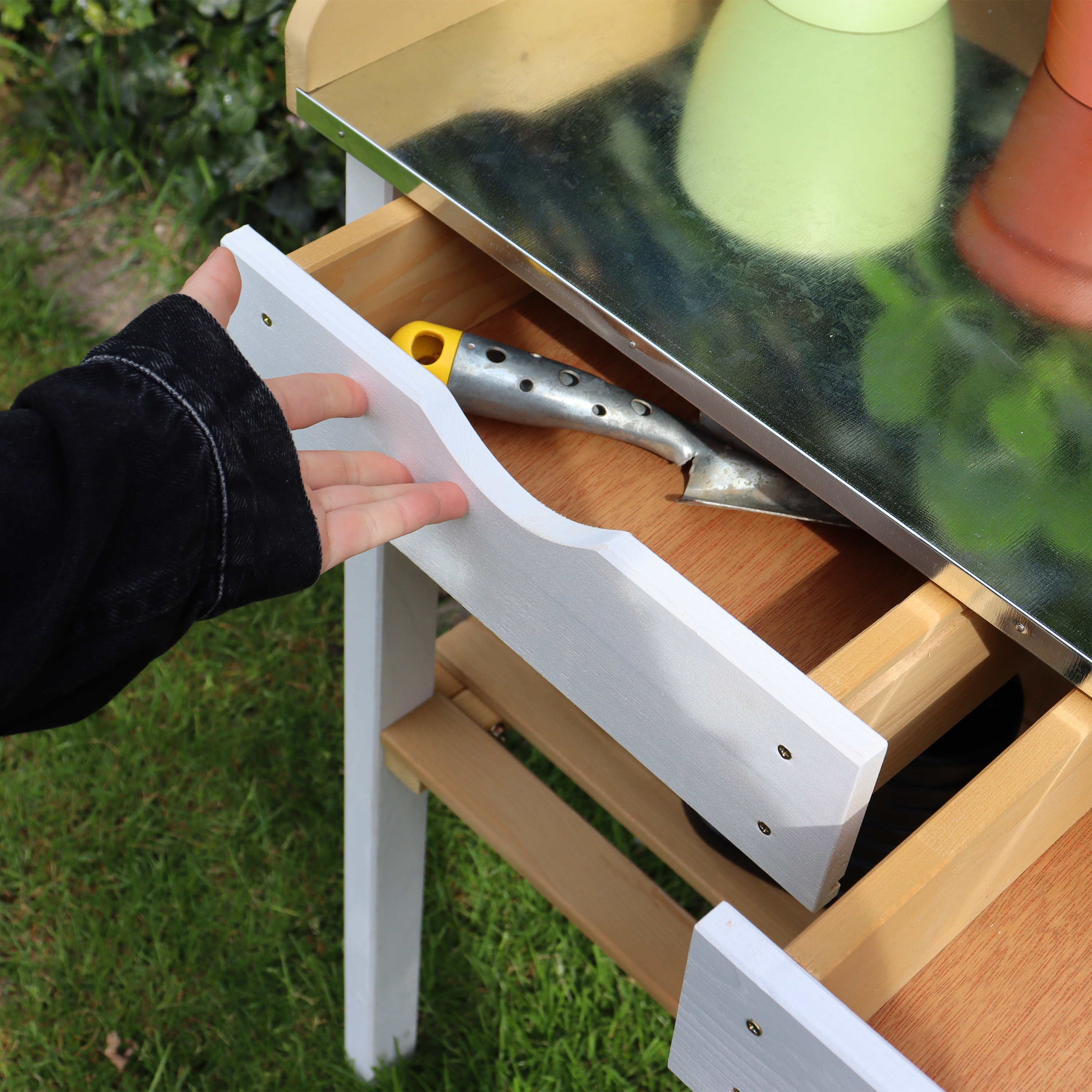 AXI Potting Table with 2 drawers - Brown/White