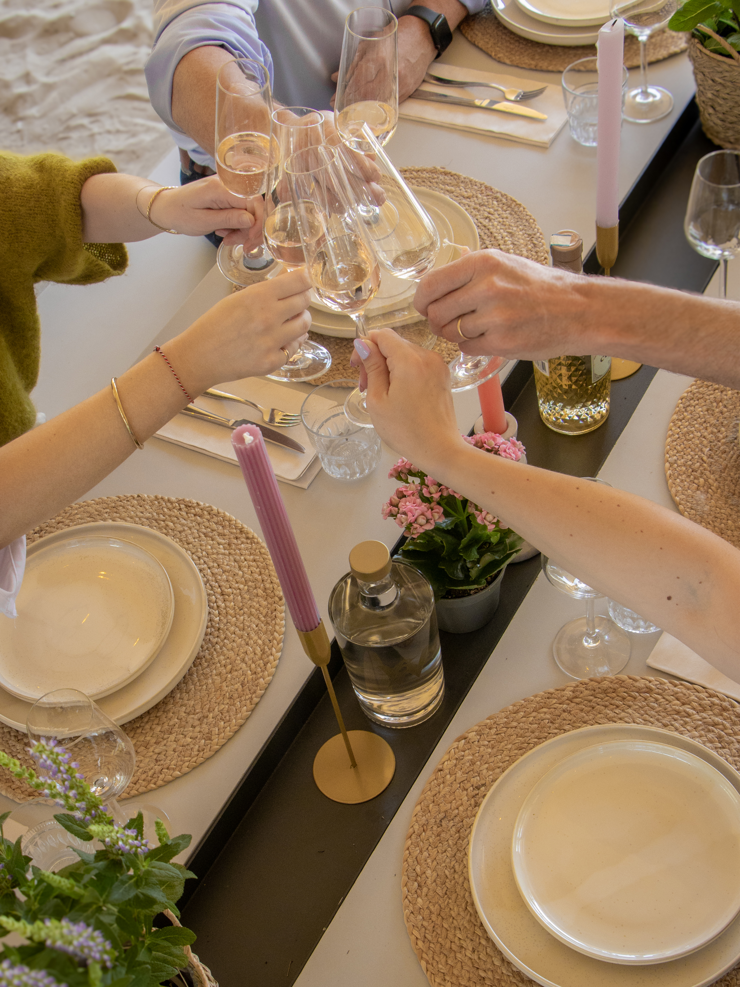 AXI Aaron Garden Set with 2 benches – Acacia wood / Limestone-look