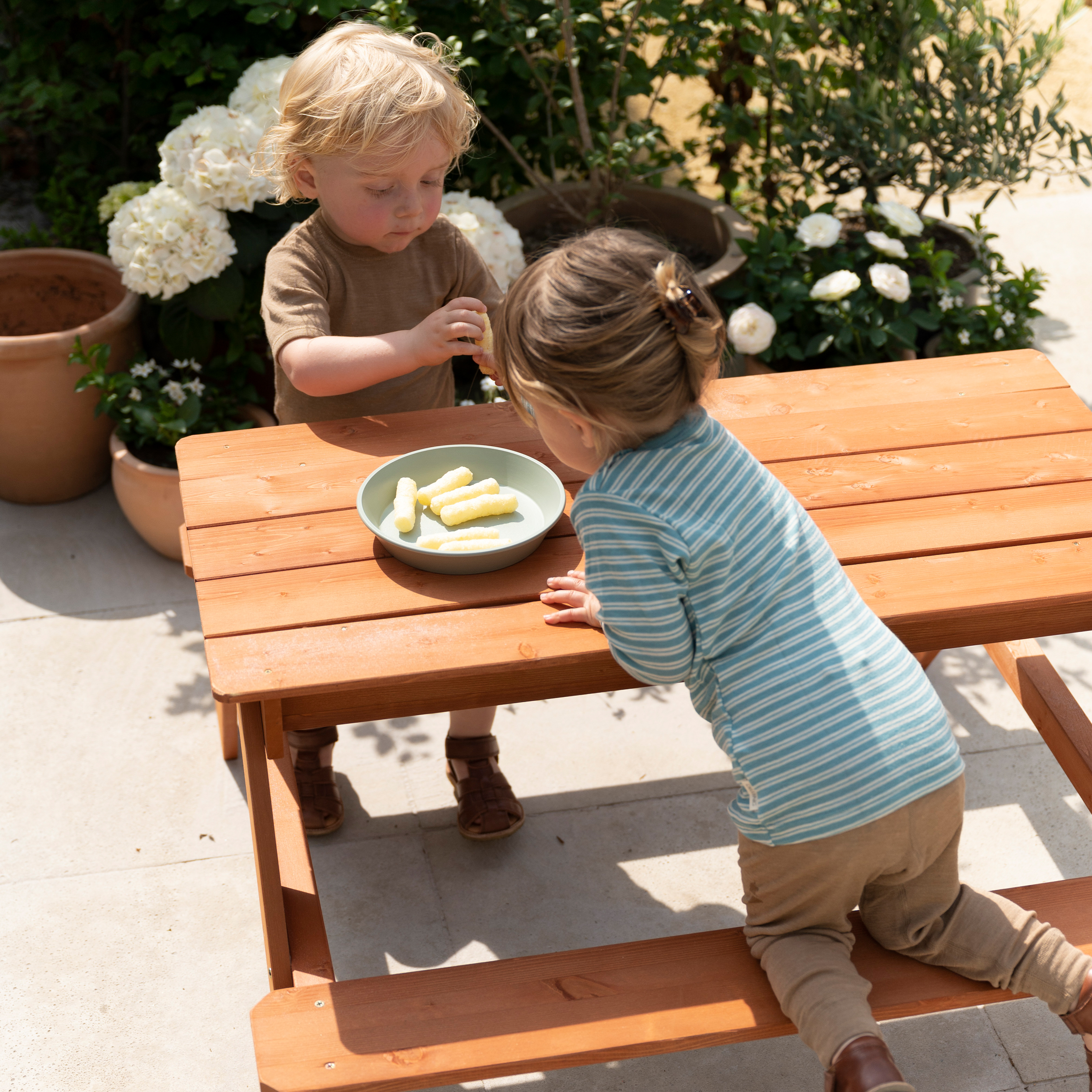 Sunny Dave Sand & Water Picnic Table - Brown