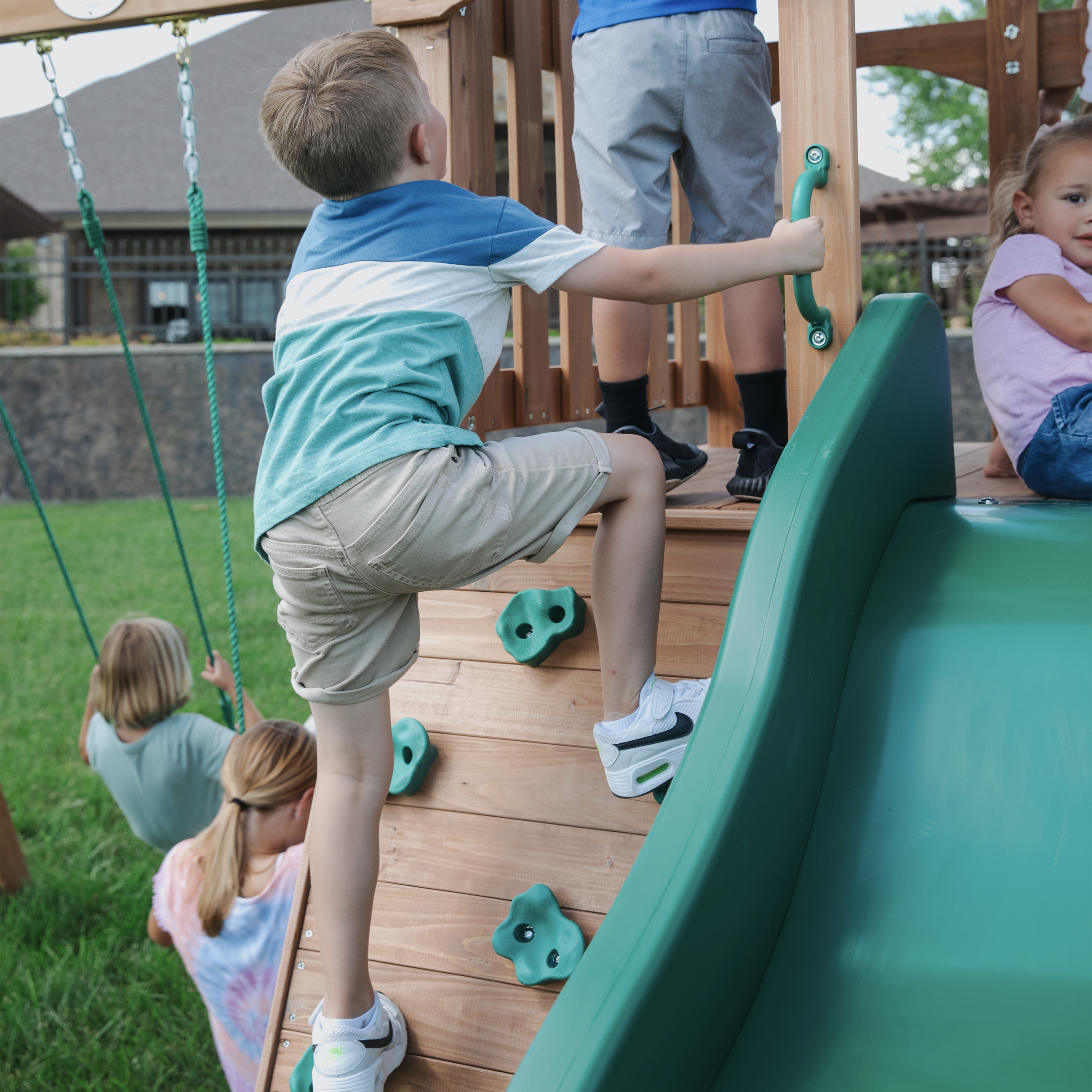 Backyard Discovery Lightning Ridge Climbing Frame