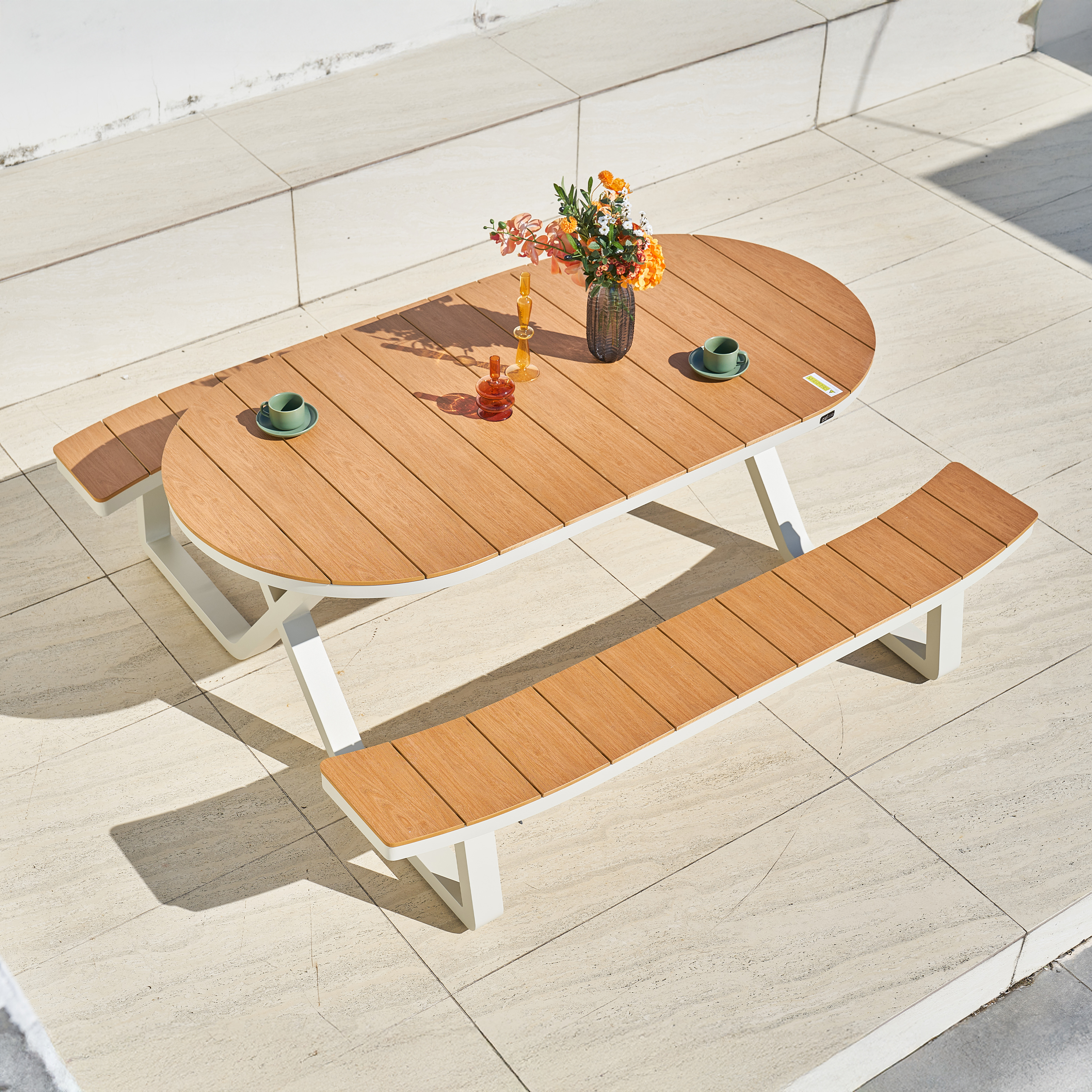 AXI Jax Picnic Table with 2 benches Oval – Sandy Beige/Teak-look Polywood