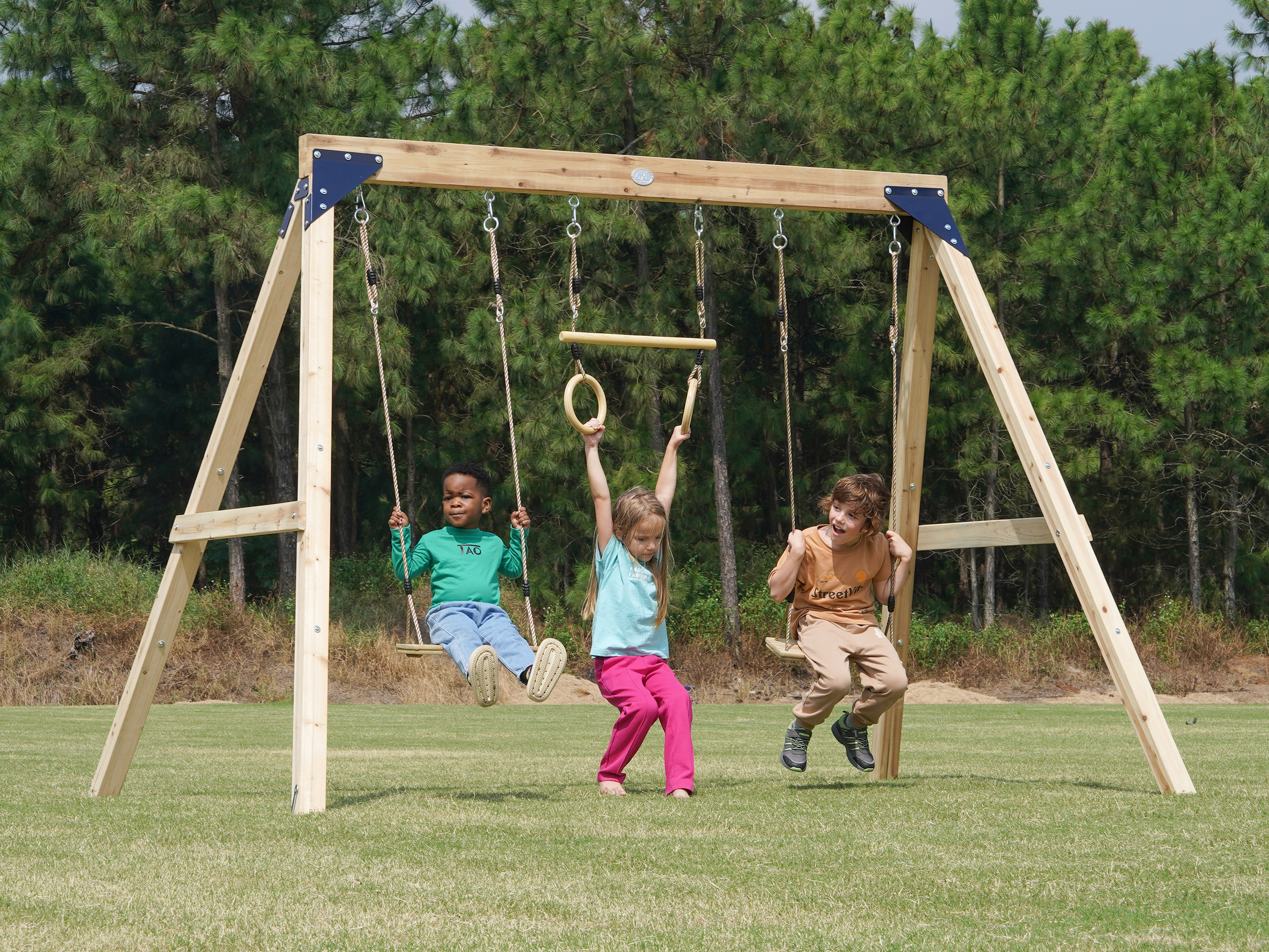 AXI Maya Double Swing Set with Trapeze