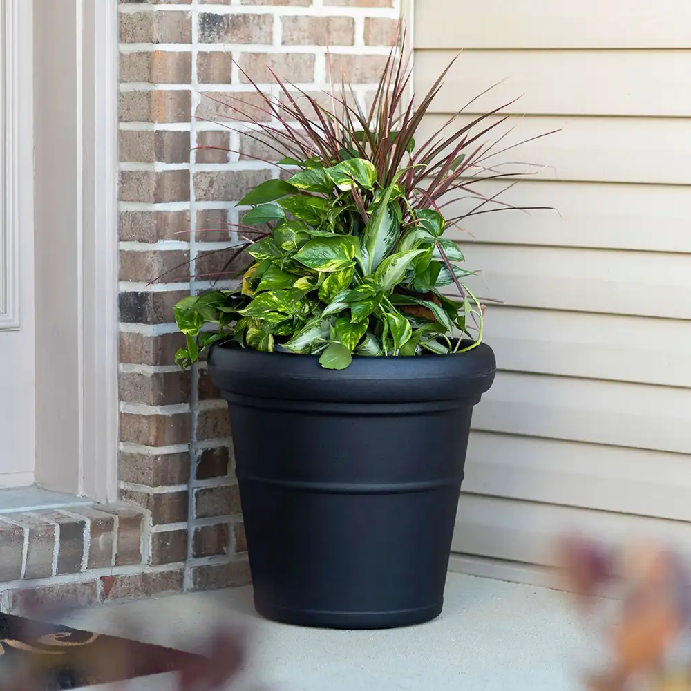 Step2 Claremont Flower Pot - Onyx Black