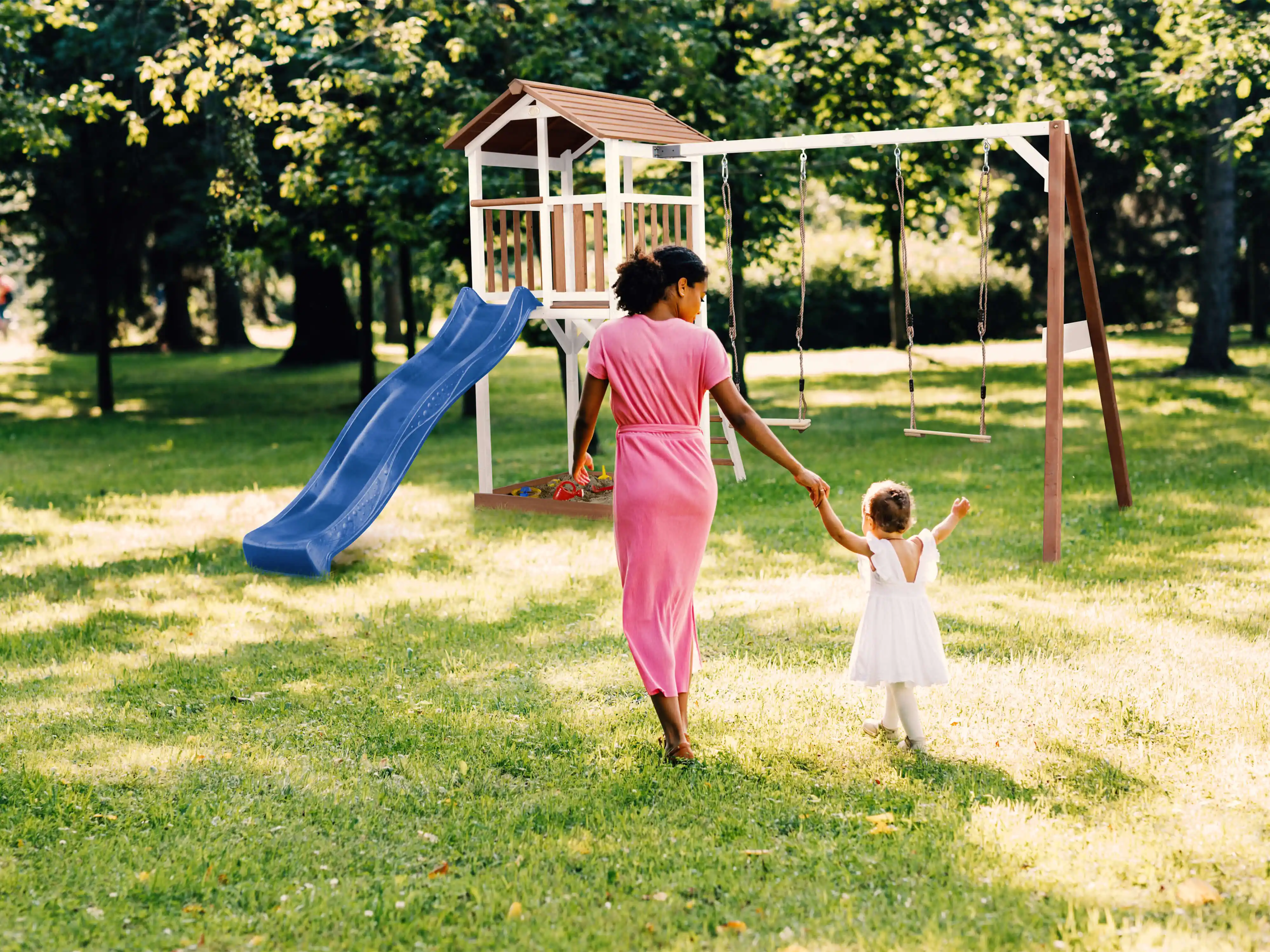 AXI Beach Tower with Double Swing Set Brown/White - Blue Slide