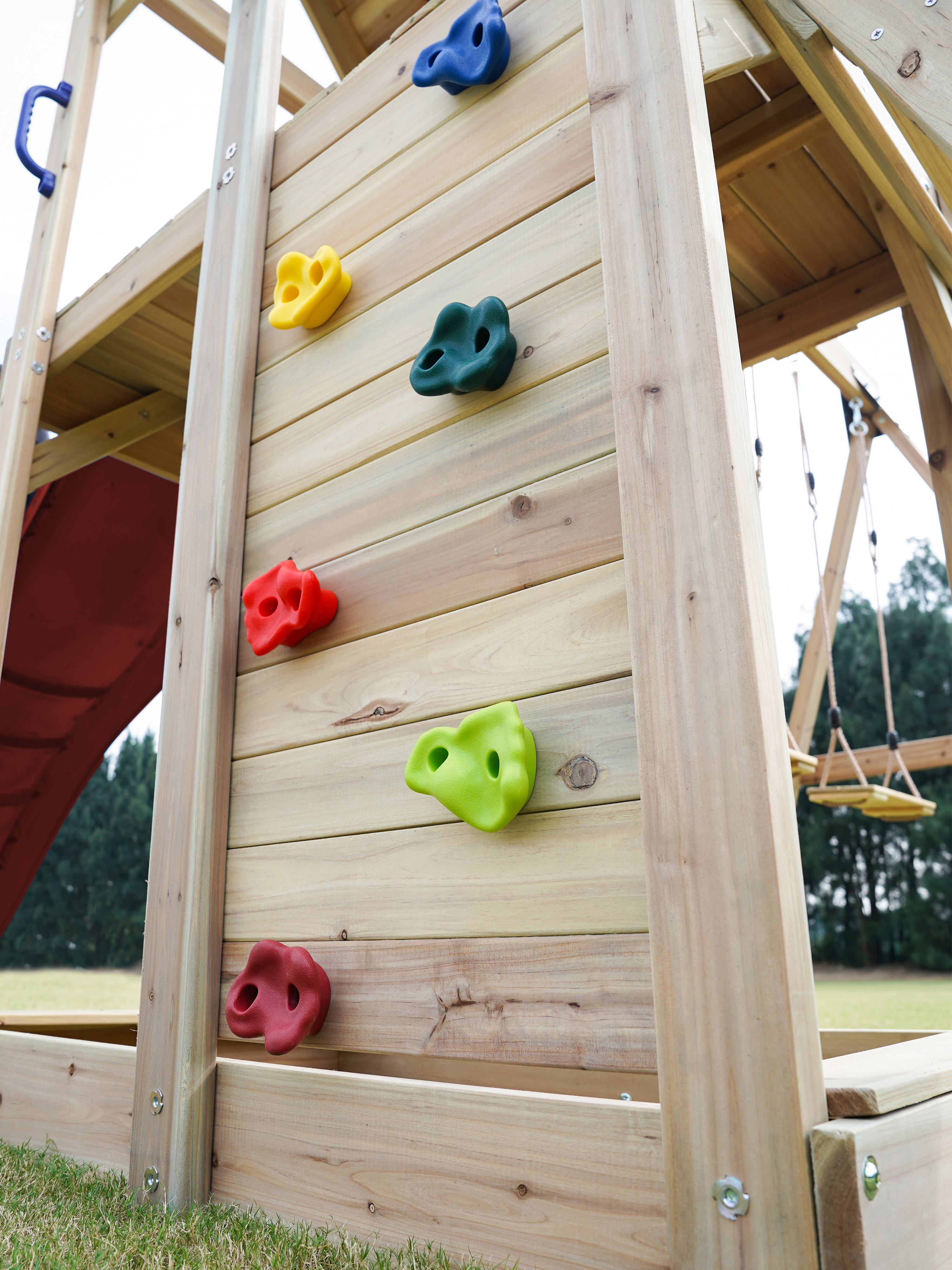 AXI Moos Speeltoestel met Dubbele Schommel en Touwladder Bruin – Rode Glijbaan -8720365064500 AXI Moos Speeltoestel met Dubbele Schommel en Touwladder Bruin – Rode Glijbaan