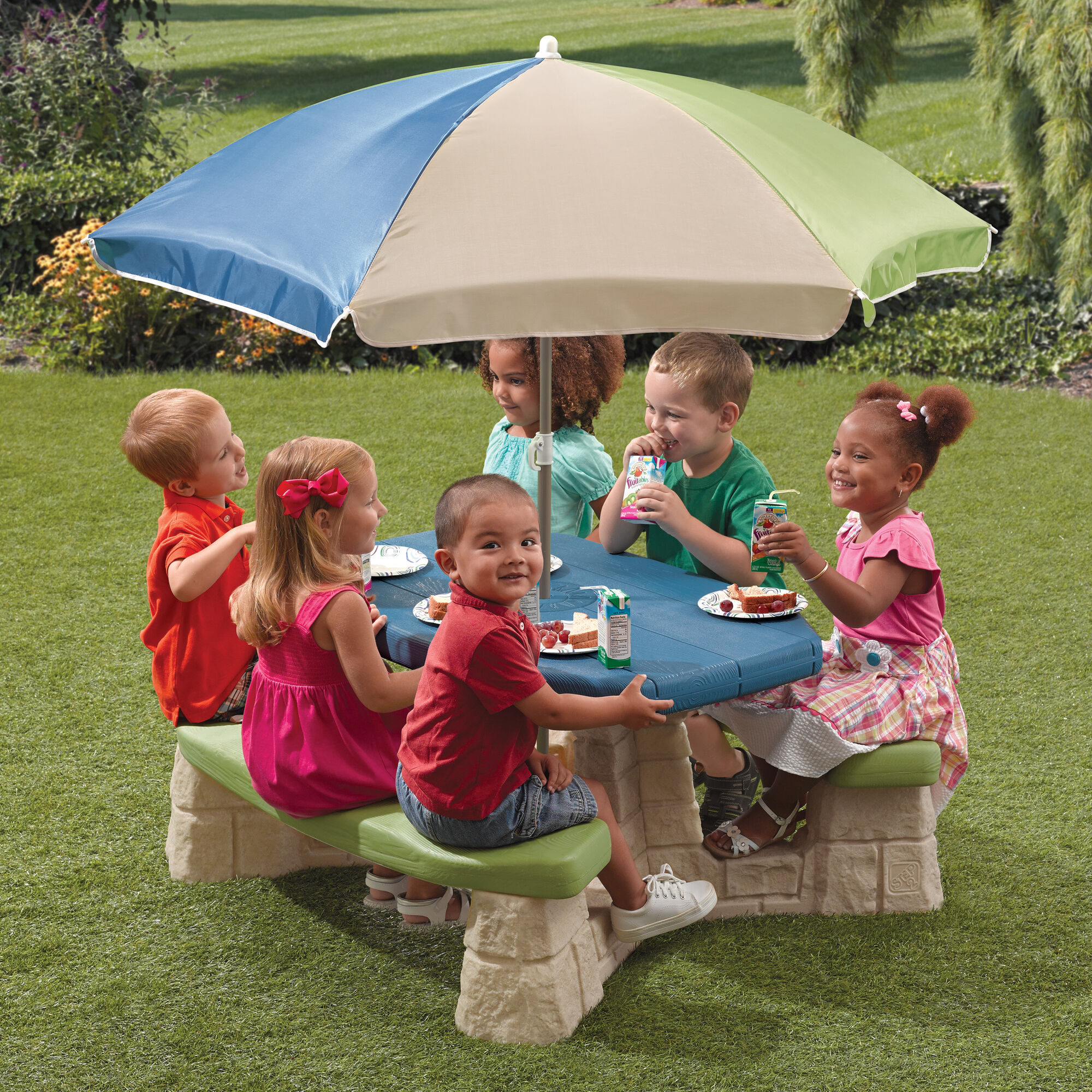 Step2 Naturally Playful Picnic Table with Umbrella Green/Blue