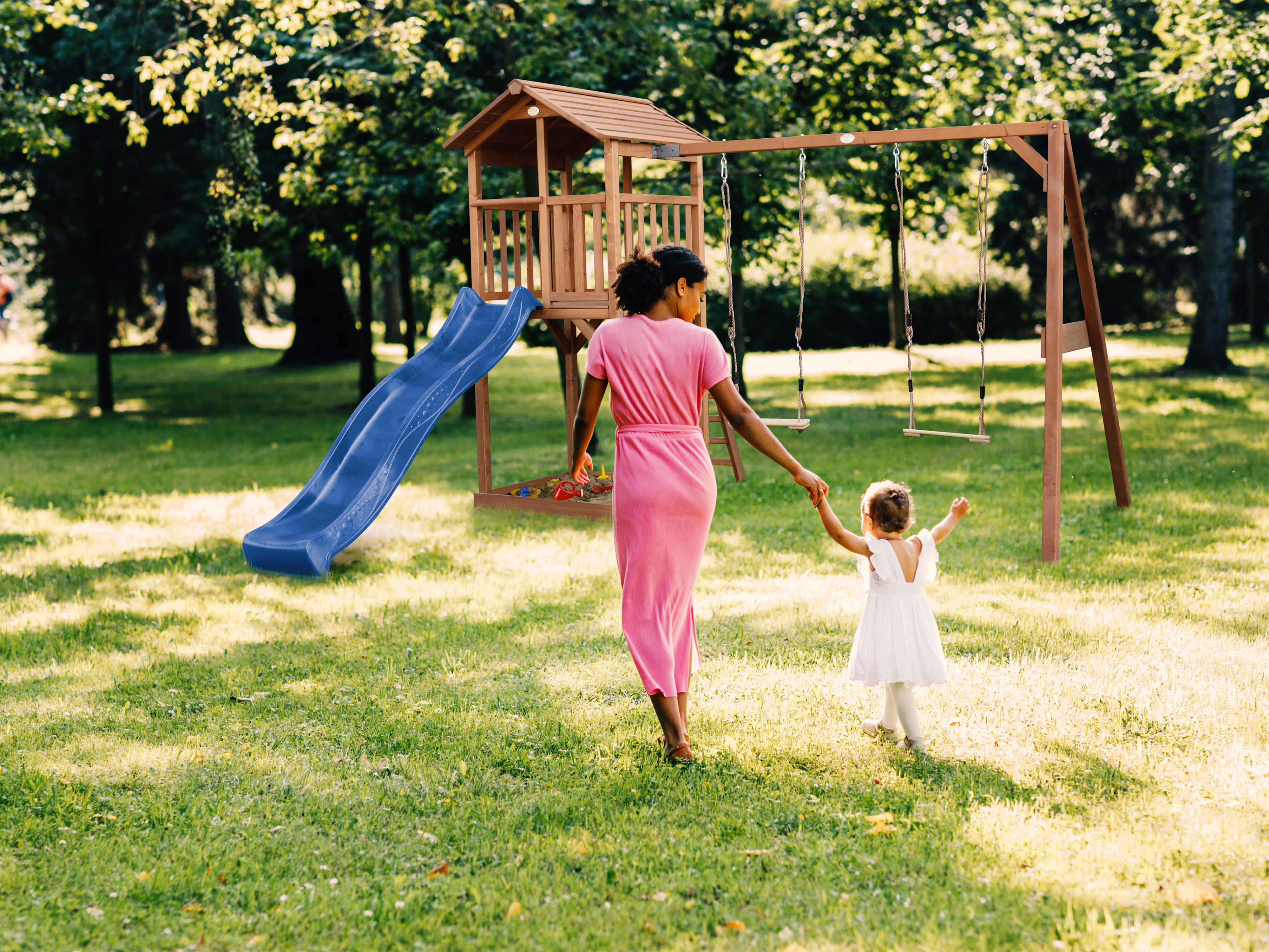 AXI Beach Tower with Double Swing Set Brown - Blue Slide