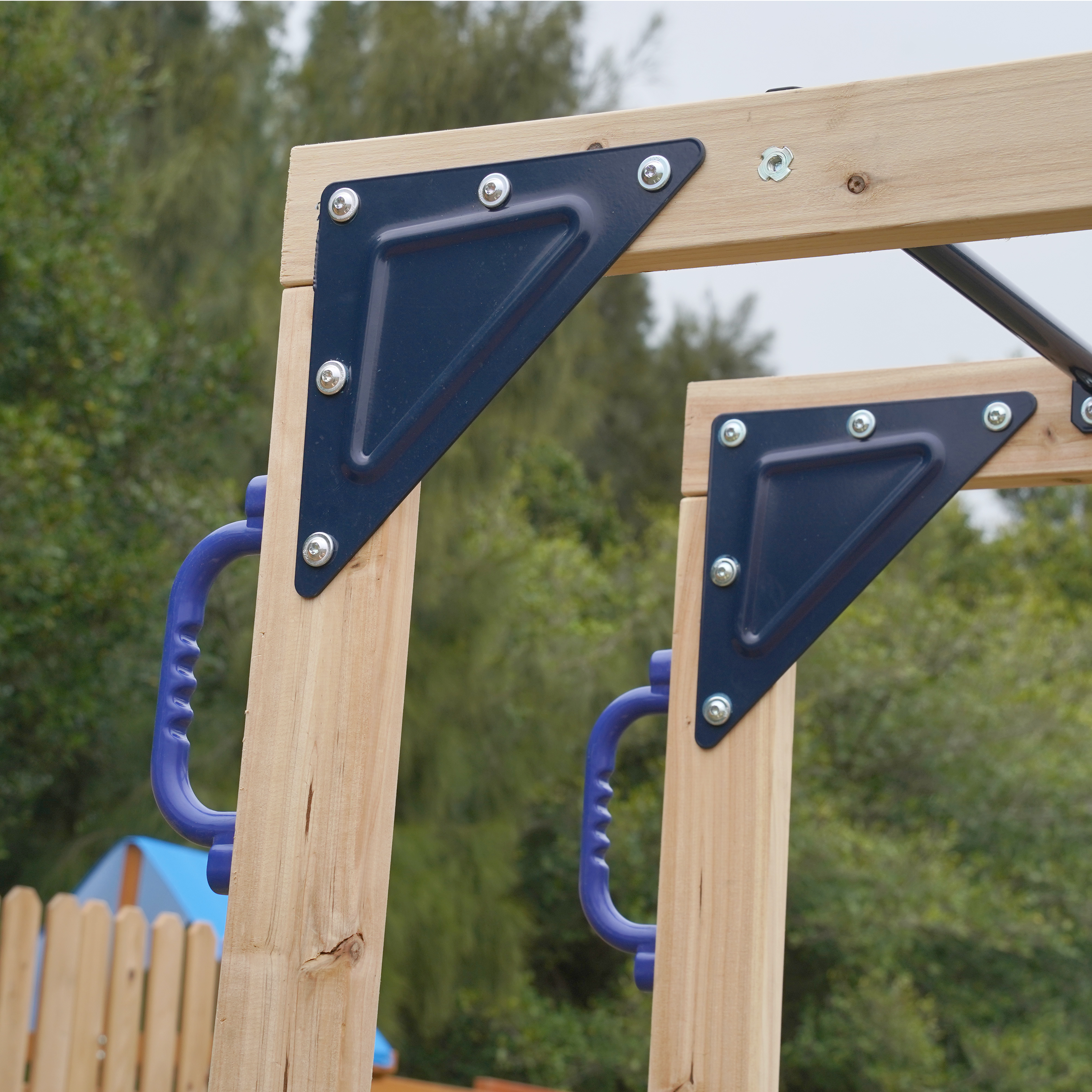 AXI Dex Climbing Frame with Sandbox, Monkey Bars and Picnic Table