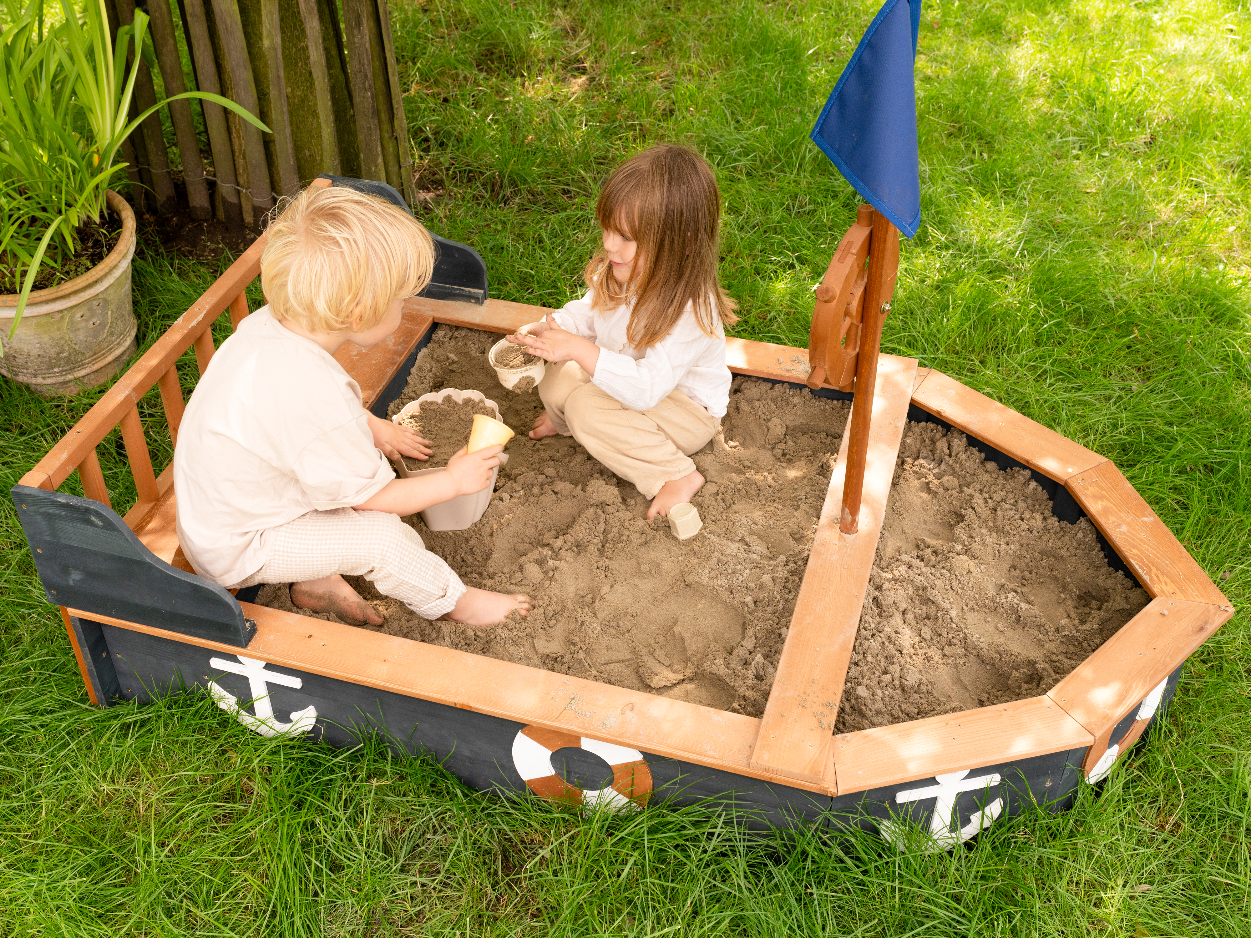 AXI Doris Boat Sandbox with storage bench - Anthracite/Brown