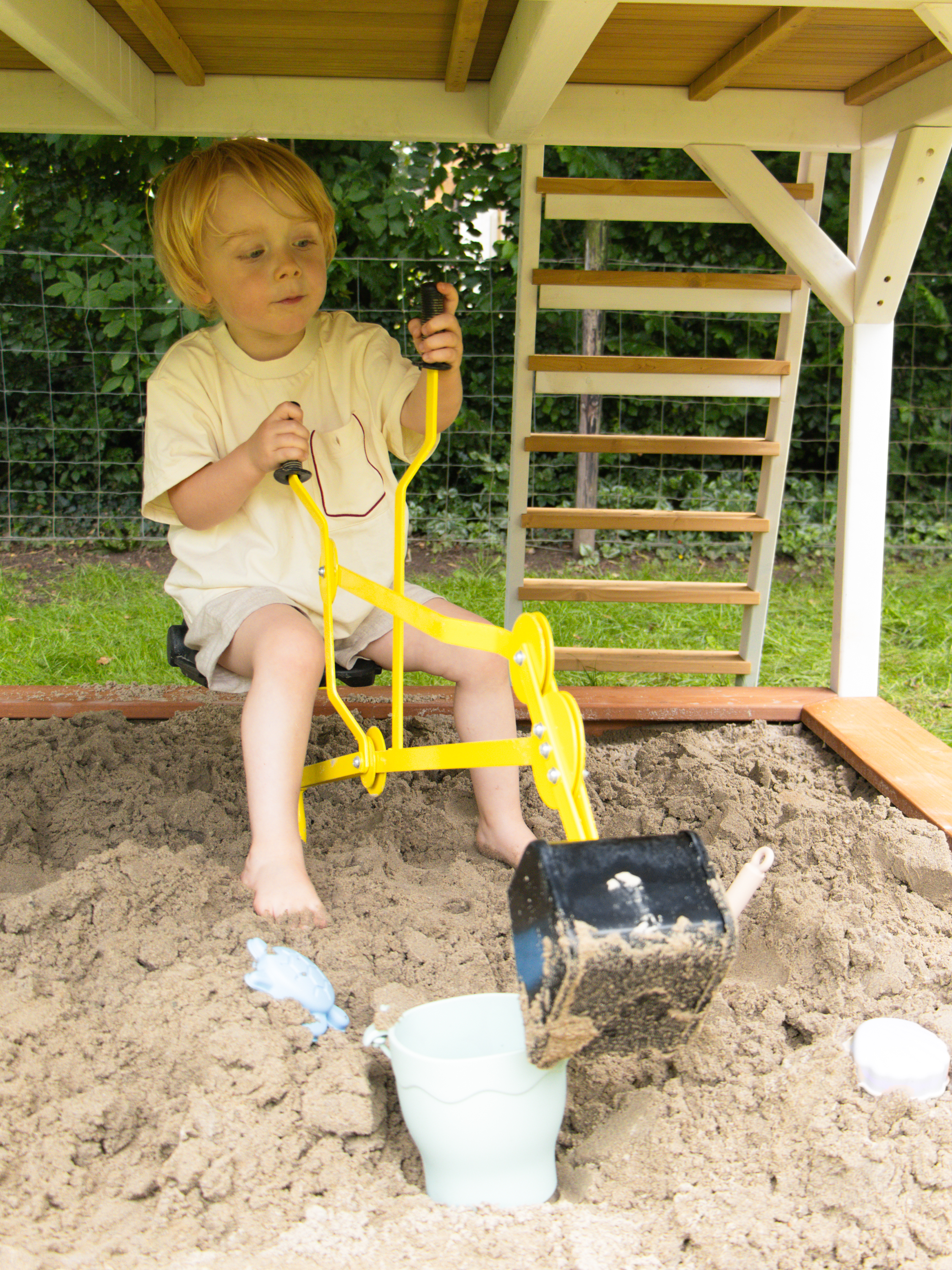 AXI Justin the Sand Digger for the Sandbox - Yellow/Black