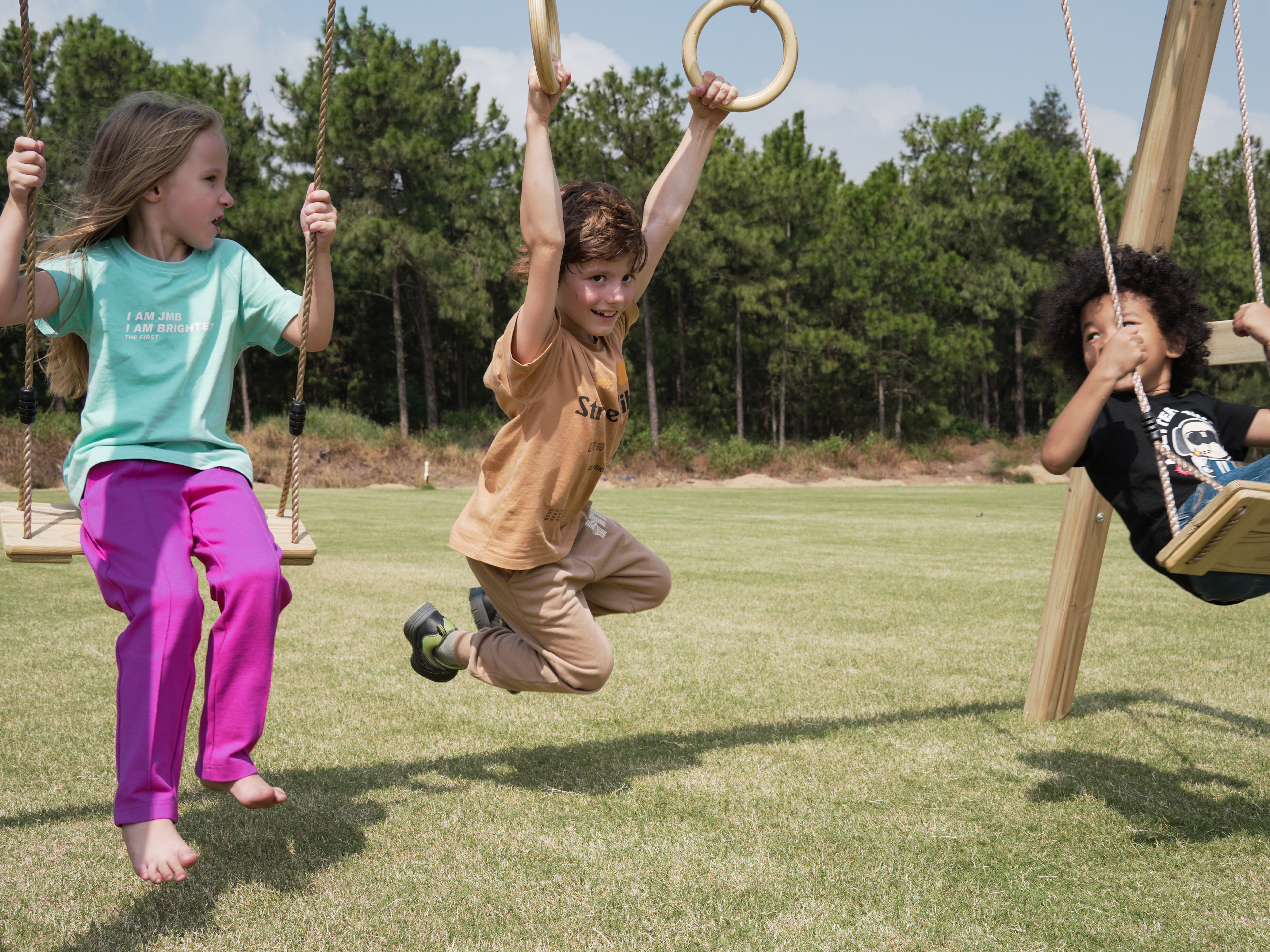 AXI Maya Double Swing Set with Trapeze