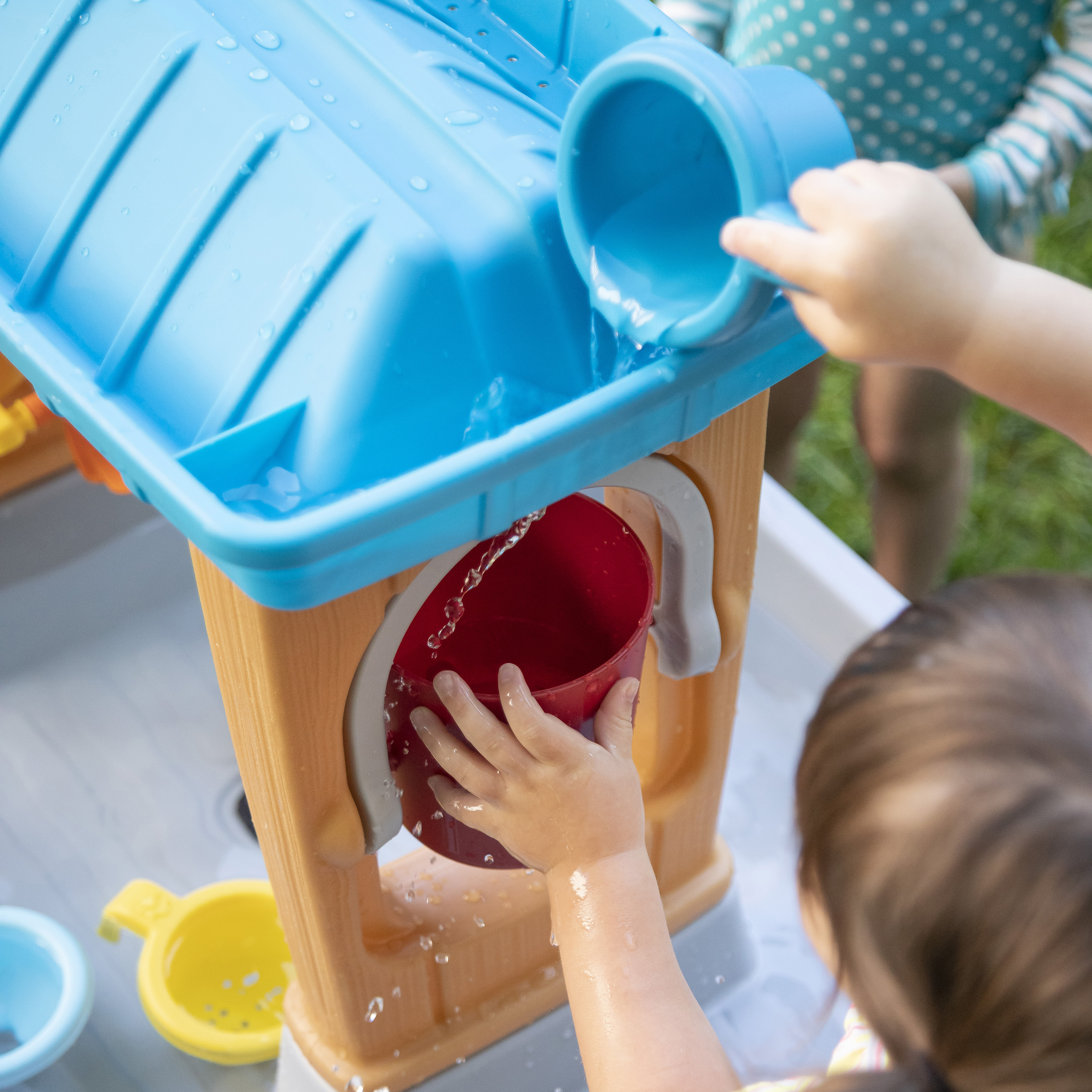 Step2 Rain Showers Splash Tub Water Table