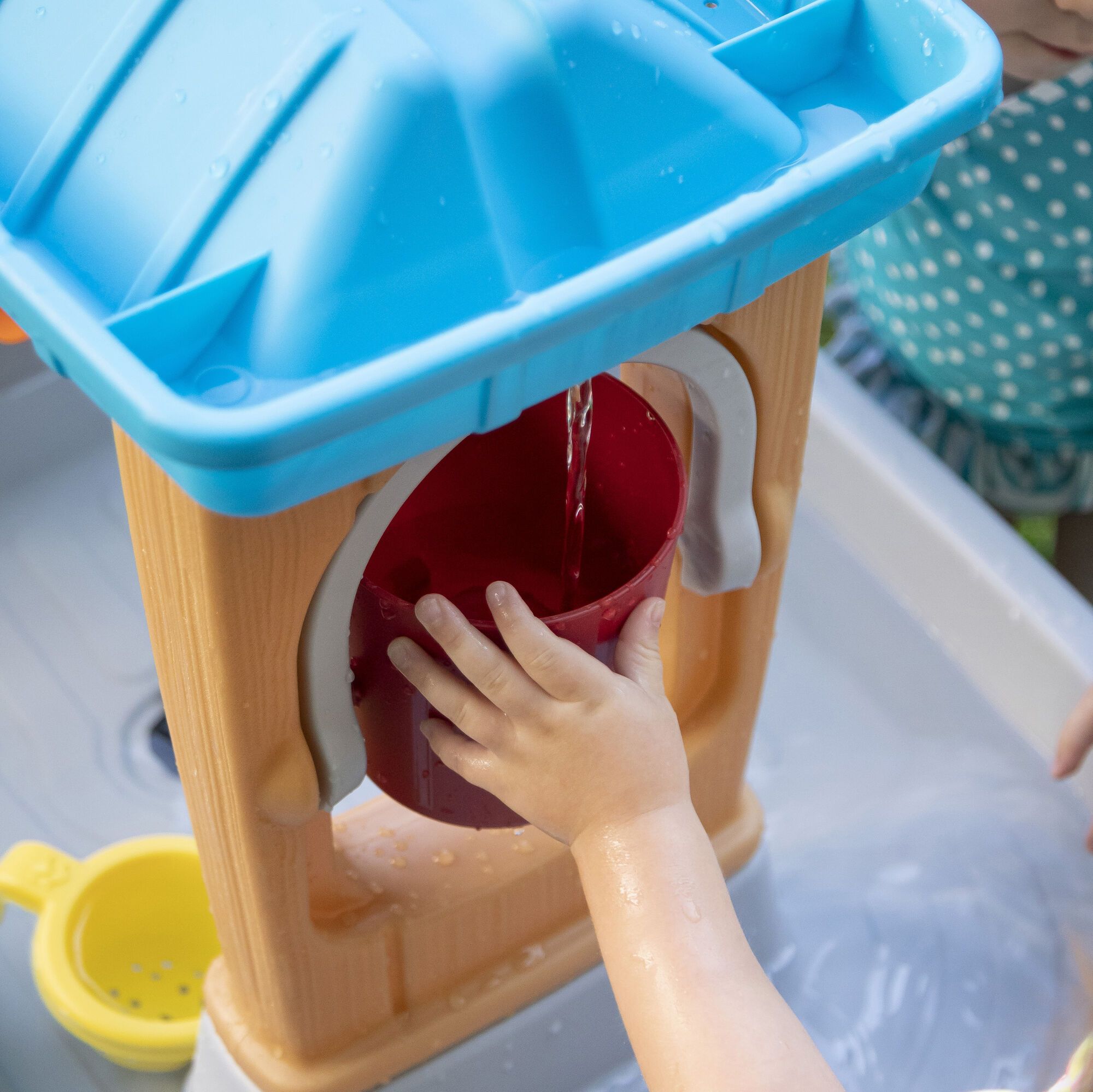 Step2 Rain Showers Splash Tub Water Table