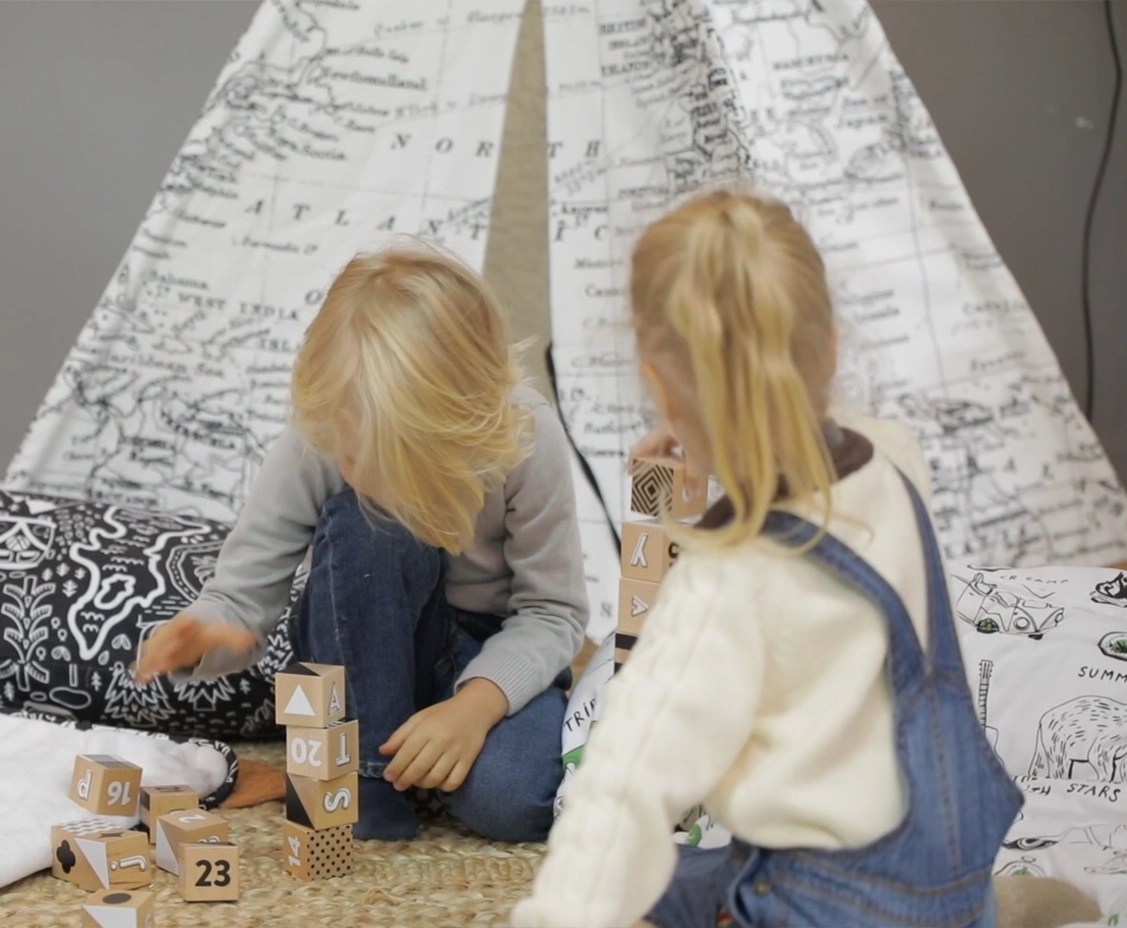 Sunny World Map Teepee Tent - Black/White