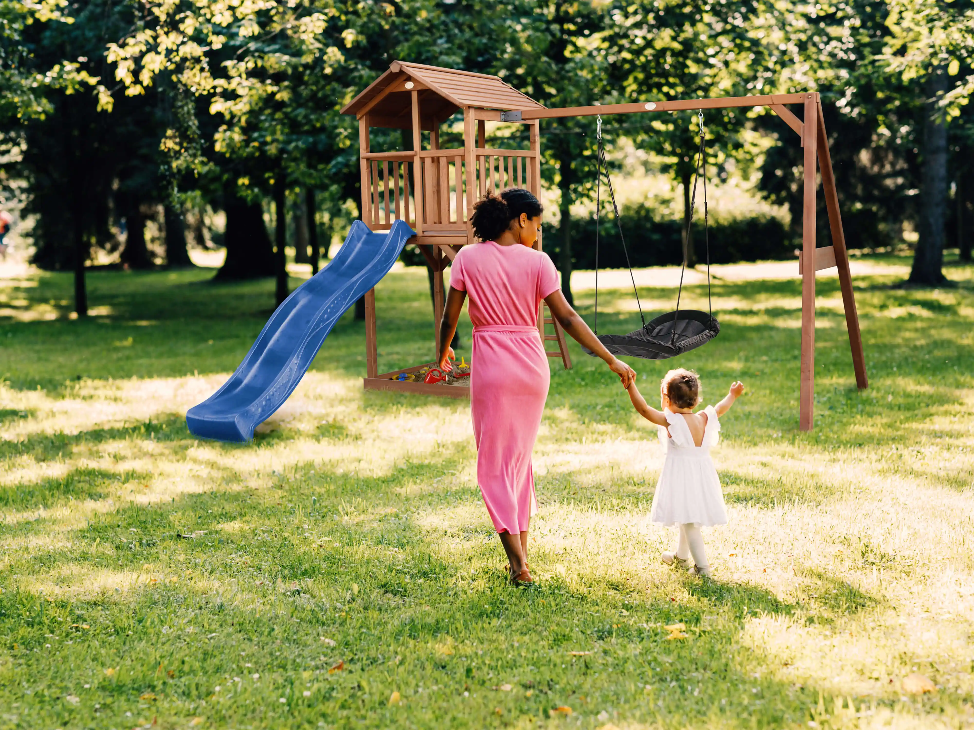 AXI Beach Tower with Roxy Nest Swing Set Brown - Blue Slide