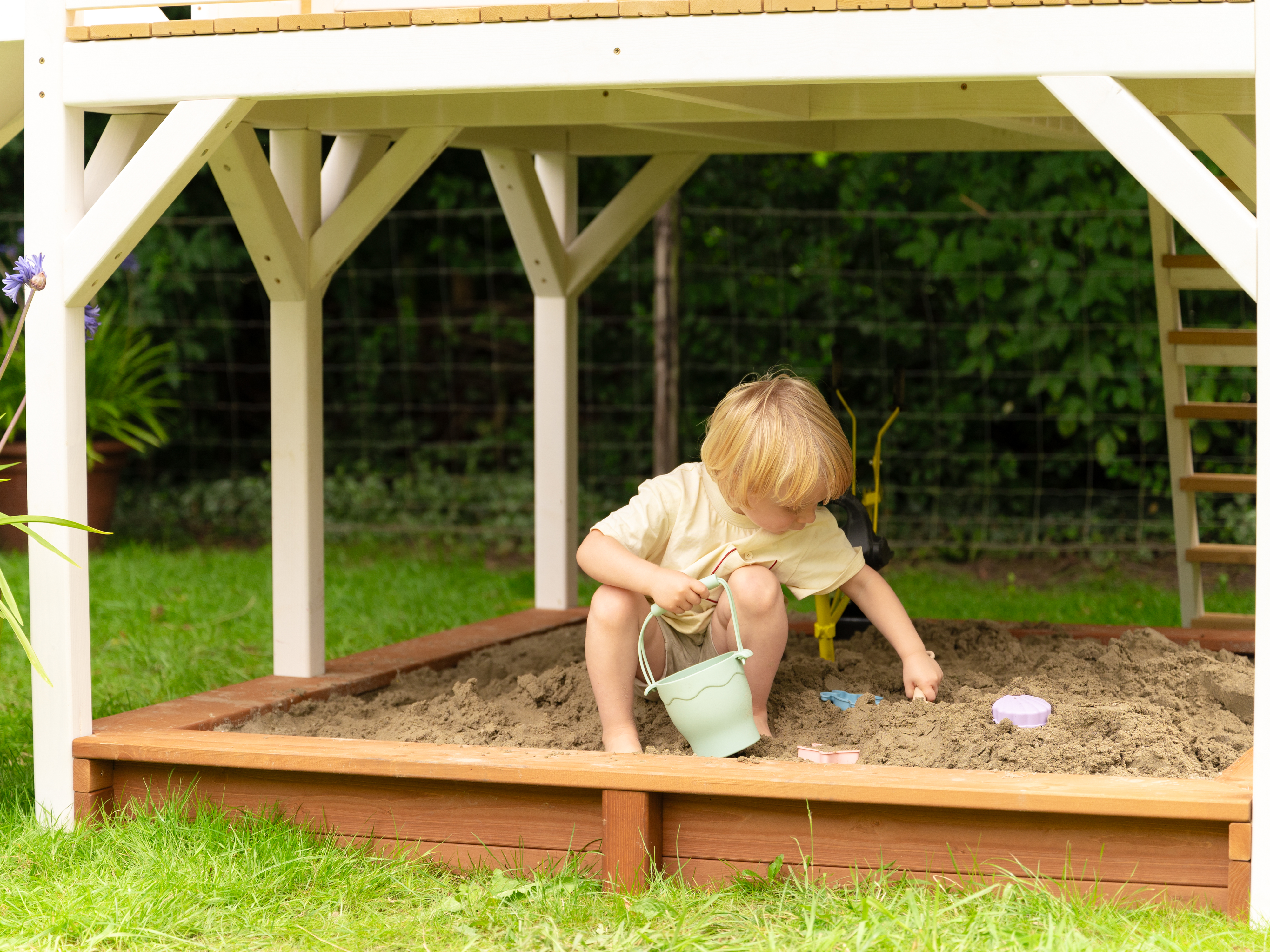 AXI Liam Playhouse with Double Swing Set Brown/White - White Slide