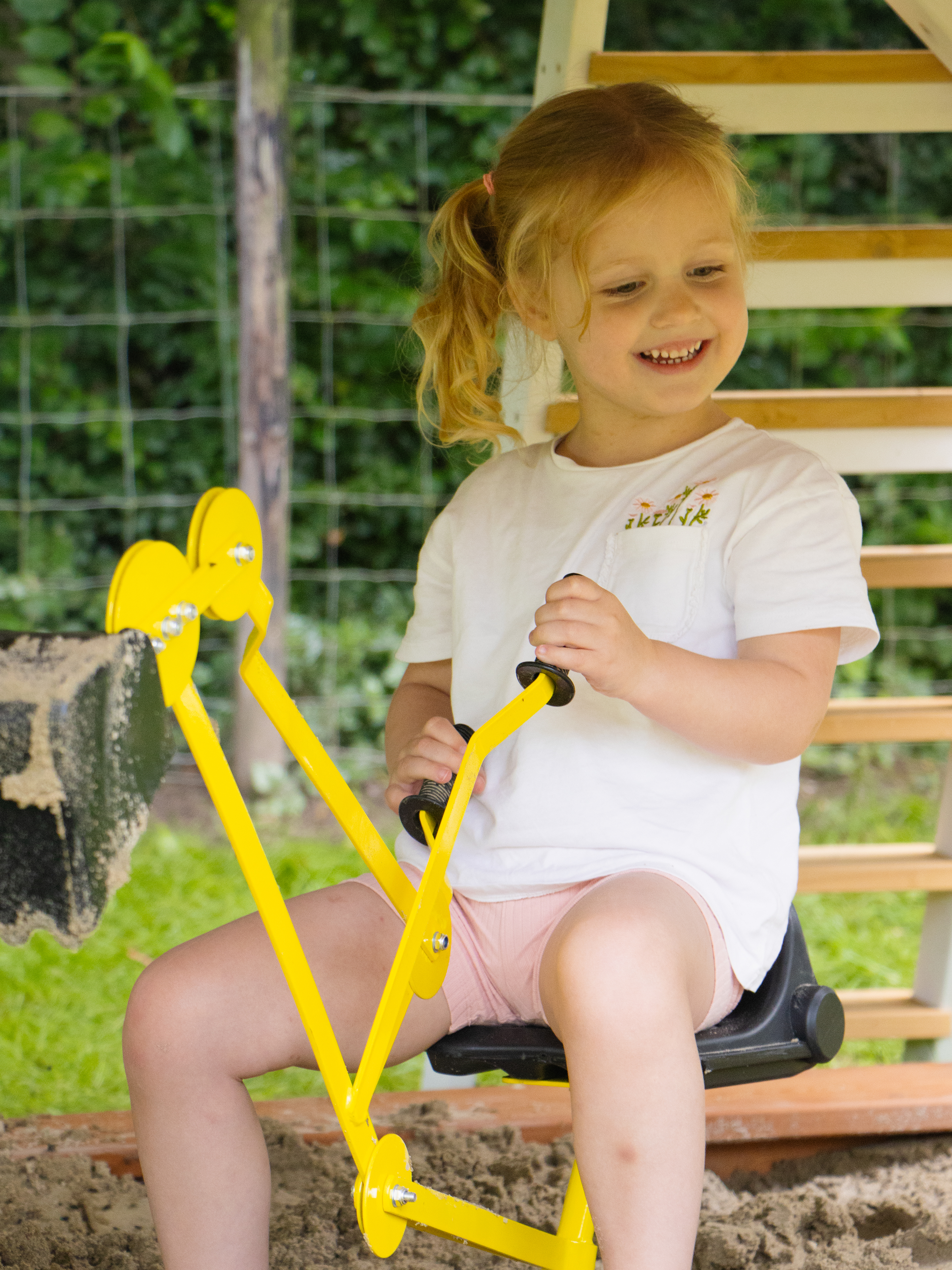 AXI Justin the Sand Digger for the Sandbox - Yellow/Black