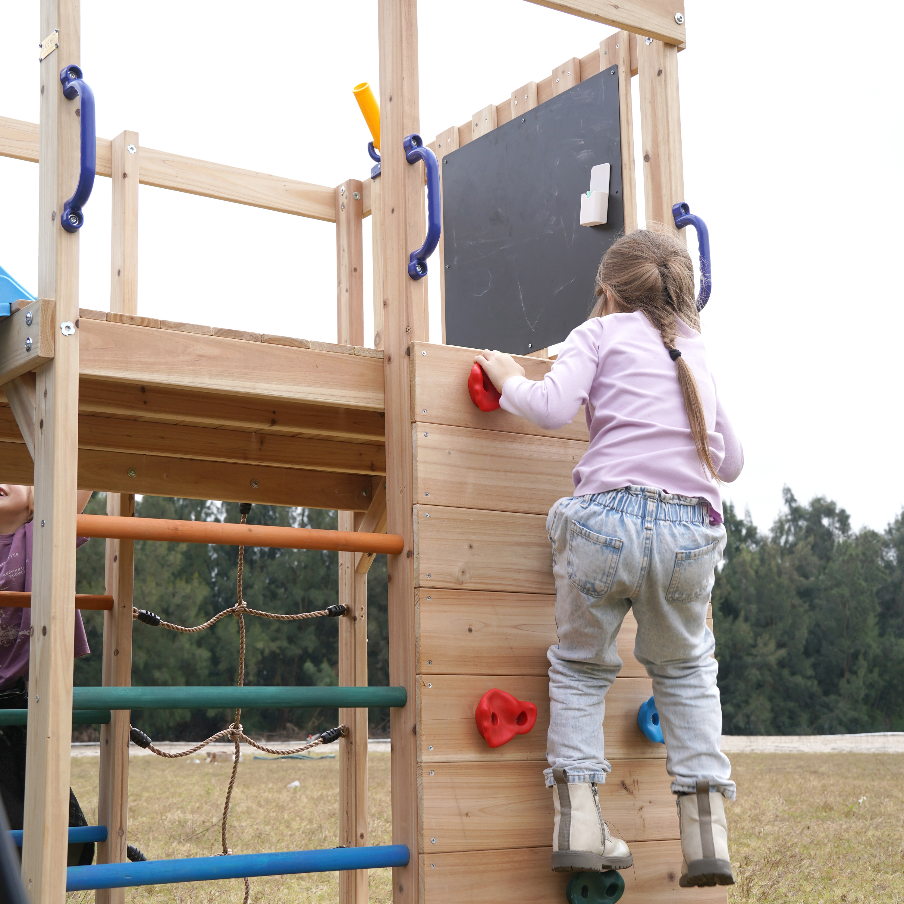 AXI Sam Climbing Frame with Climbing Wall, Climbing Net and Monkey Bars – Green Slide