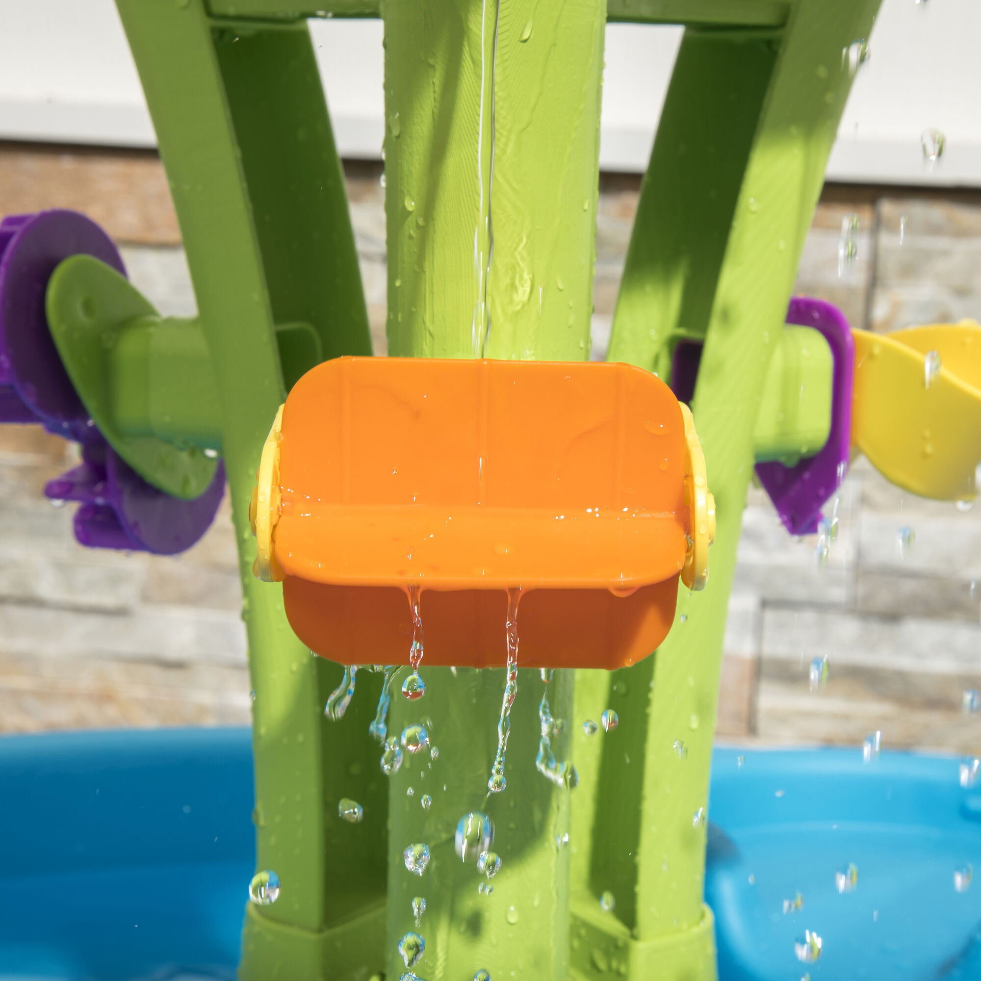 Step2 Summer Showers Splash Tower Water Table