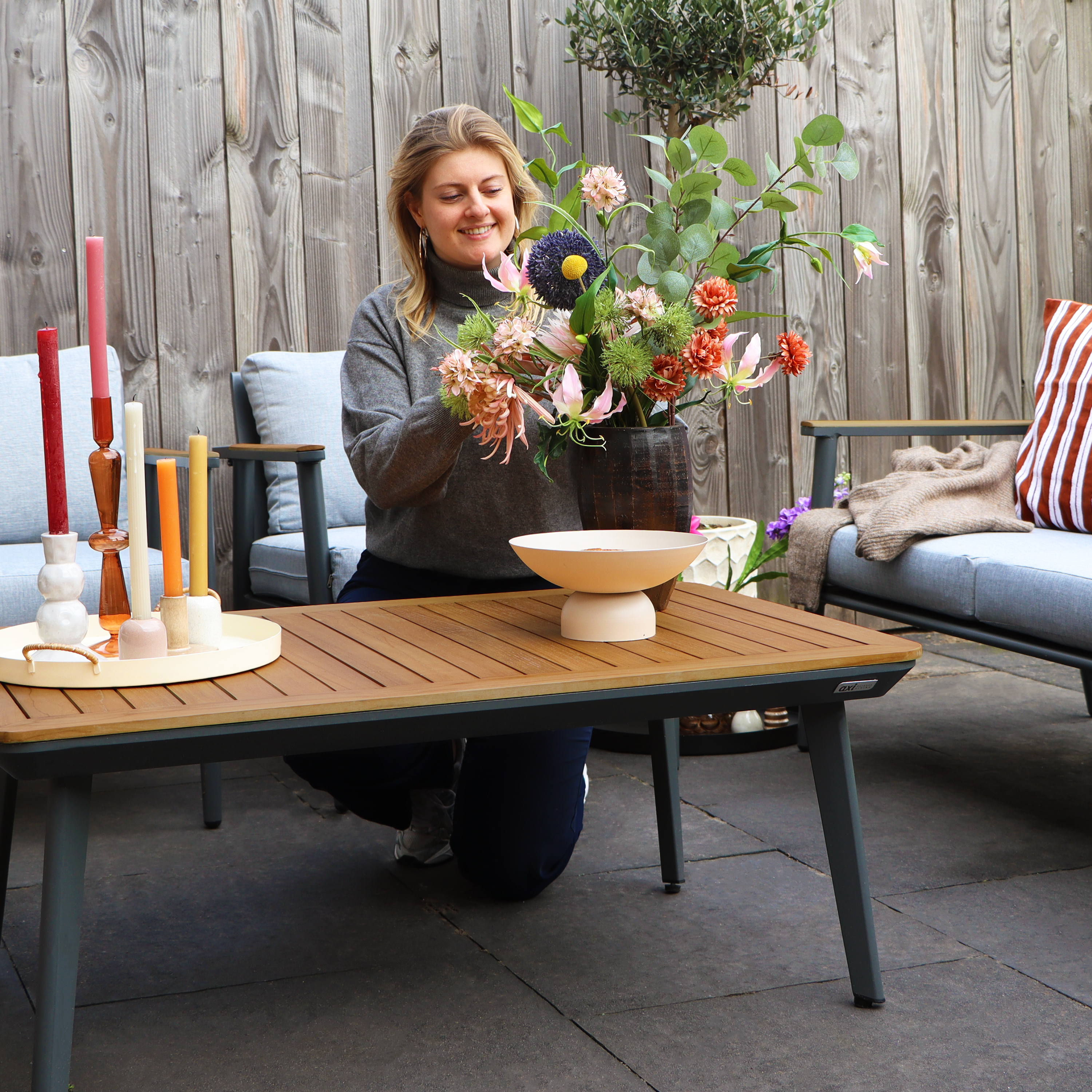 AXI Bibi 4-piece Lounge Set with sofa, table and two chairs - Anthracite/Teak