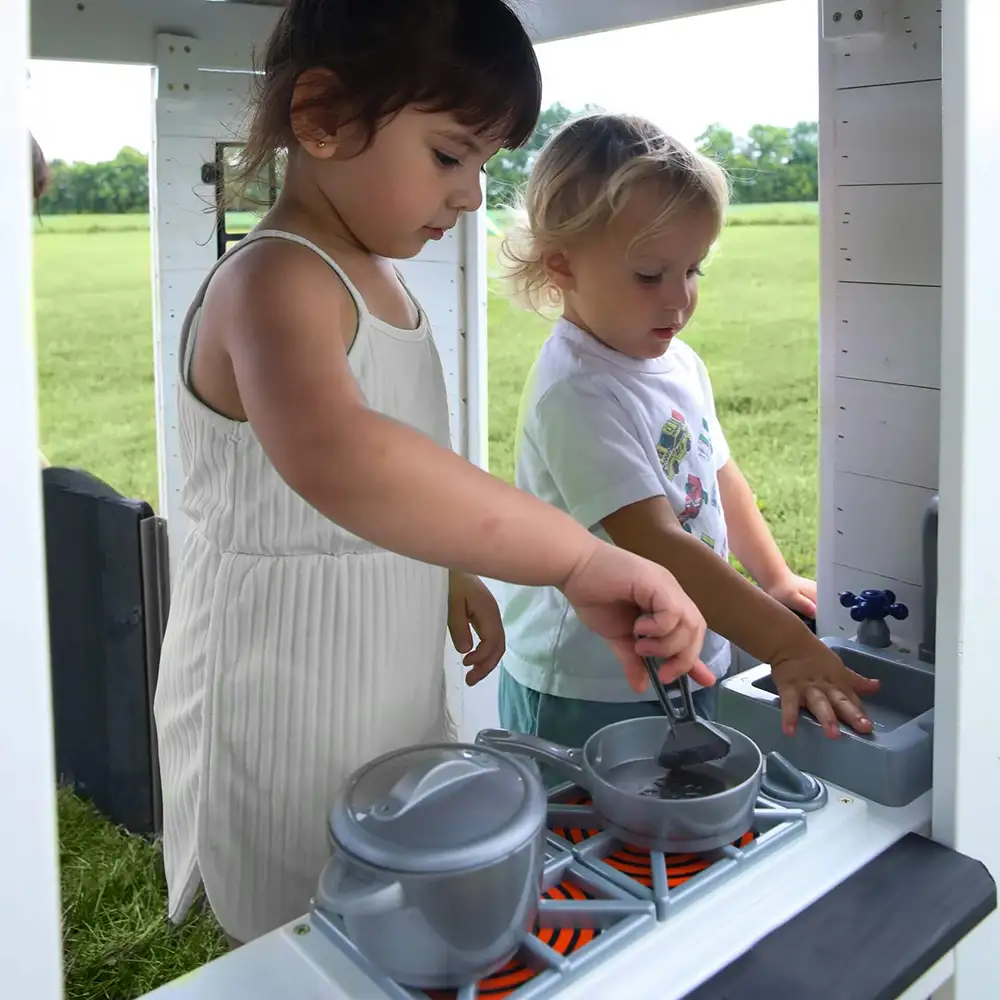 Backyard Discovery Sweetwater Playhouse White/Black